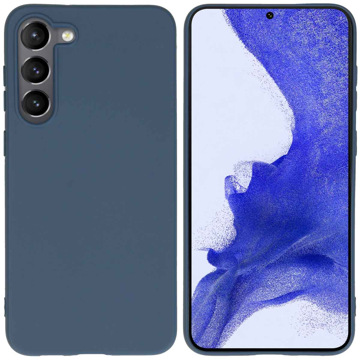 Twee telefoonhoesjes naast elkaar. Eén met telefoon erin. Beide zijn blauwgroen. Drievoudige camera.