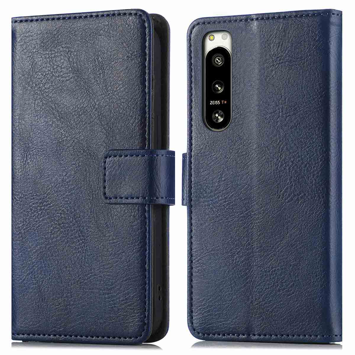 Coque de téléphone en cuir bleu. Le couvercle est ouvert. Le téléphone est dans la coque. L'étui a une fermeture à bouton.