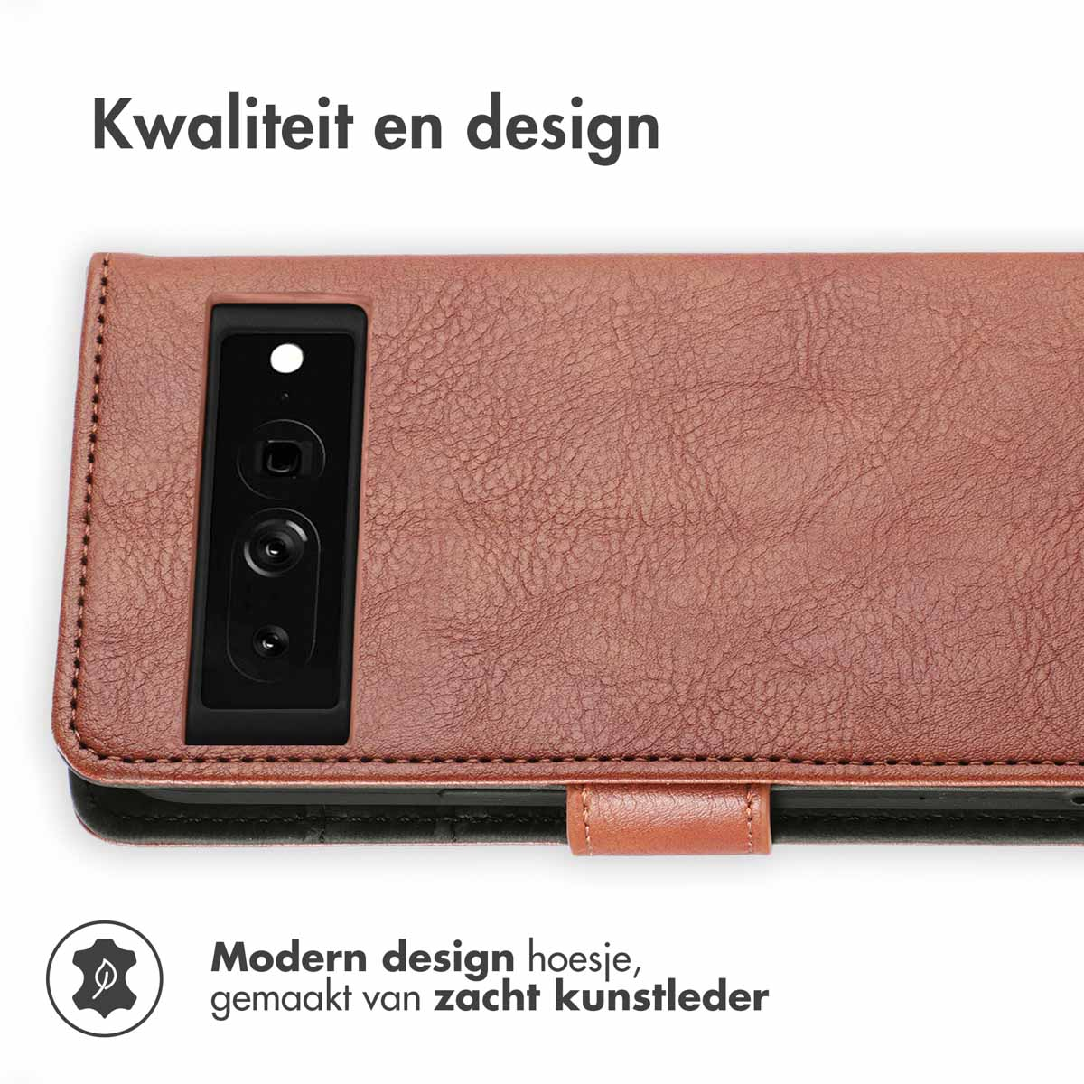 Gros plan sur un étui de téléphone en cuir marron avec une découpe pour l'appareil photo et des détails de couture.
