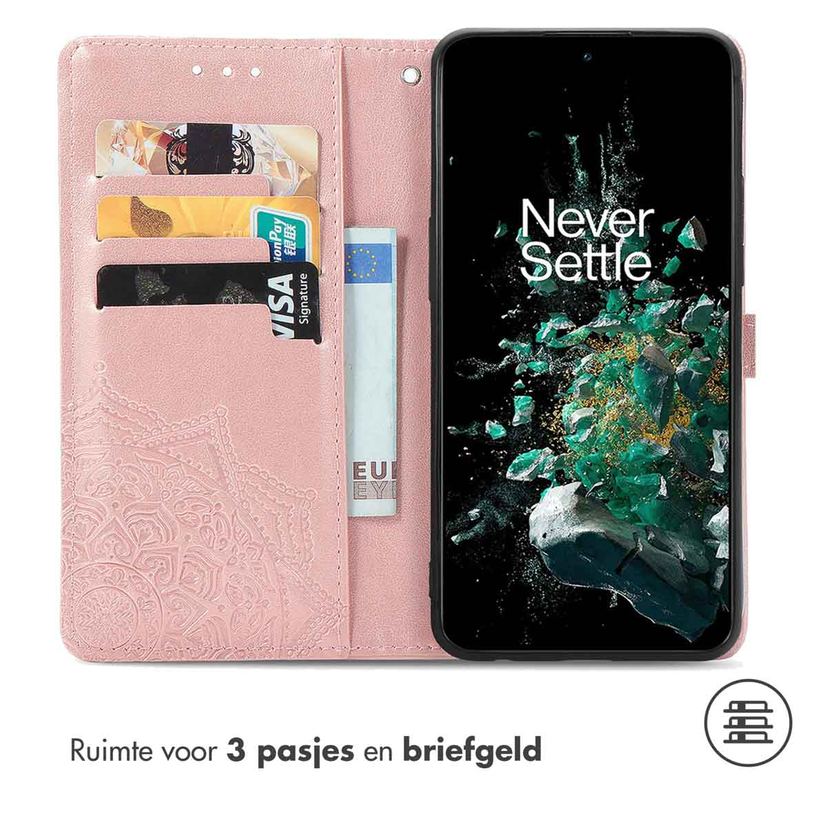 Coque de téléphone rose avec cartes et téléphone.
