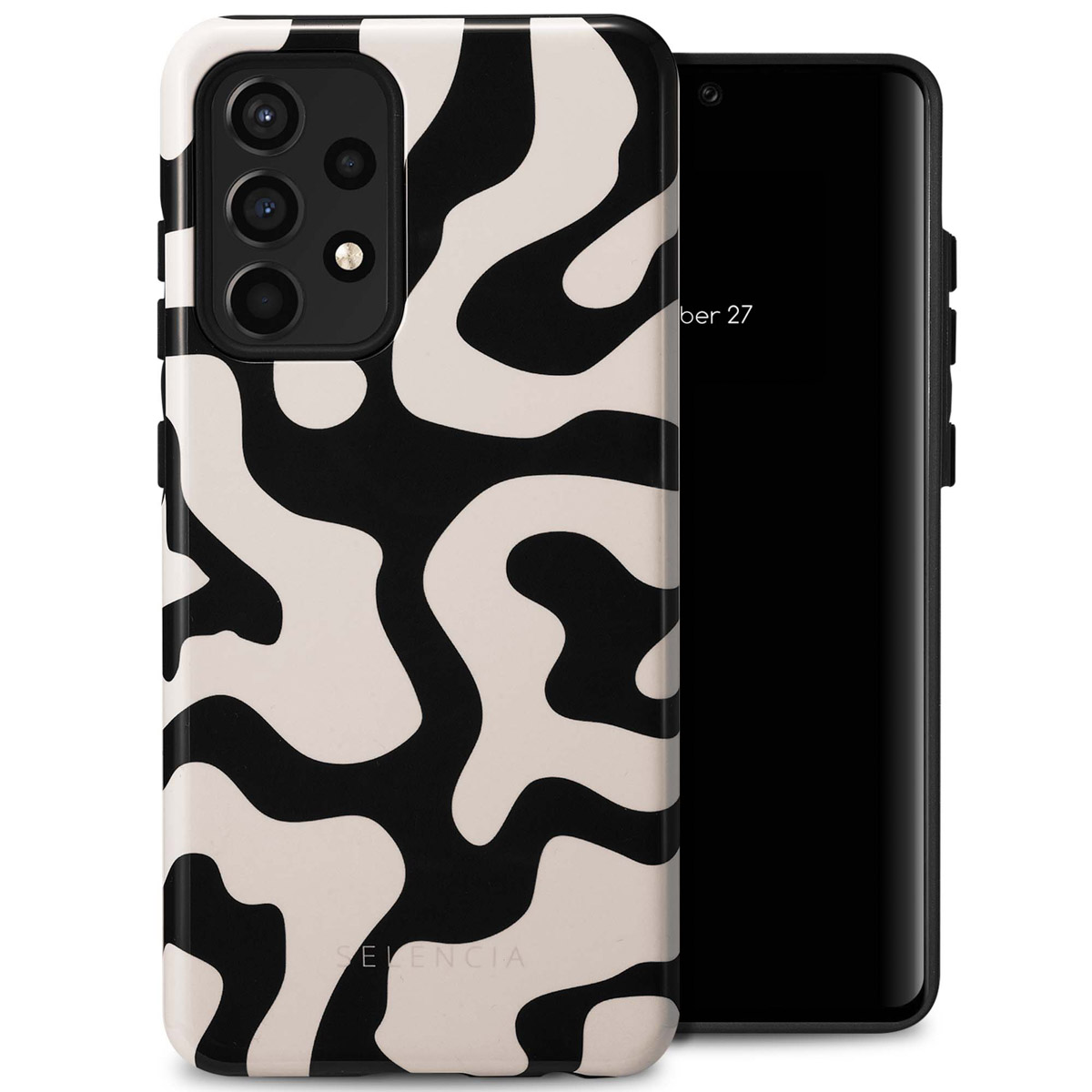 Een zwart-wit patroon telefoonhoesje ligt op een telefoon. De telefoon ligt op een tafel.