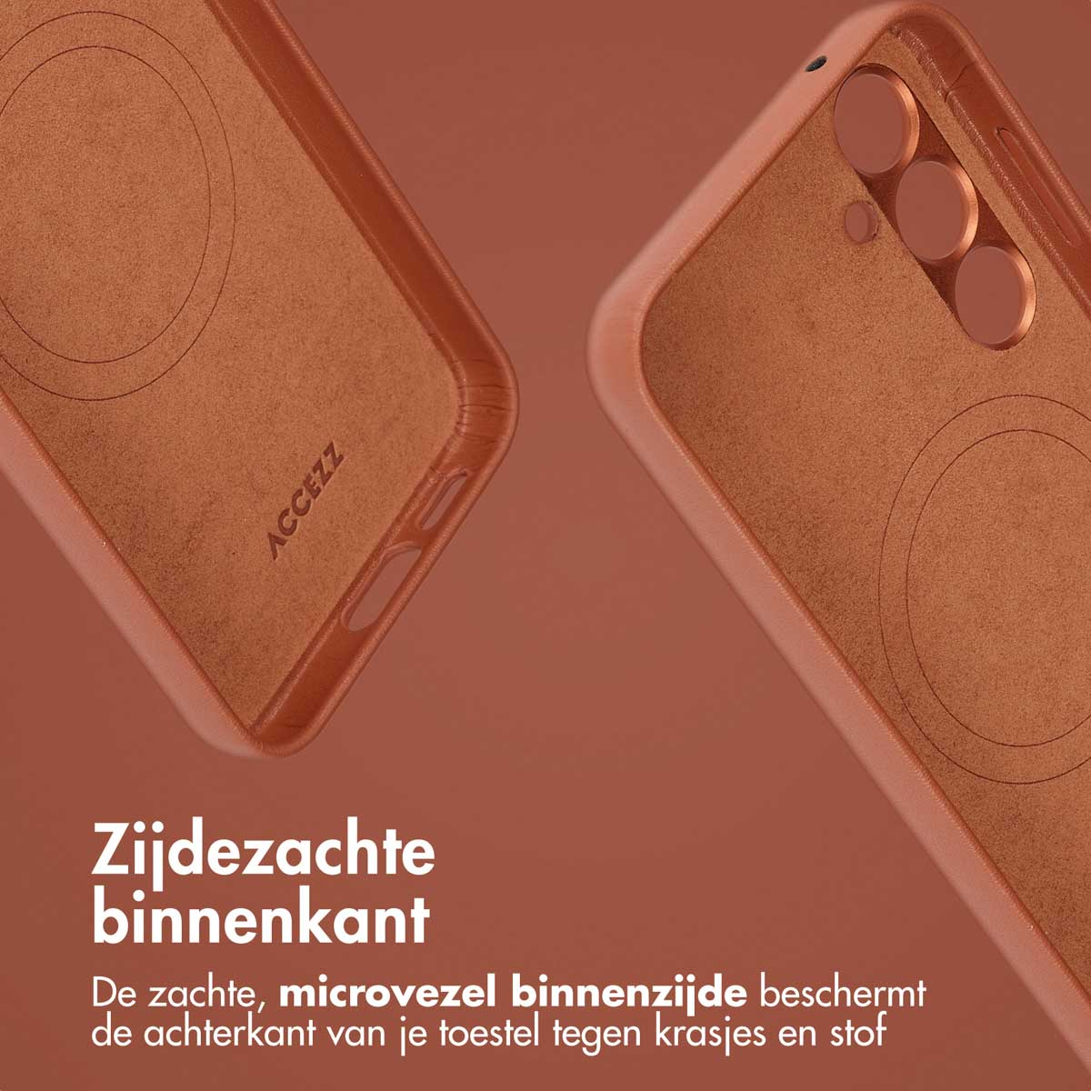 Close-up van de binnenkant van een telefoonhoesje met een bruin, getextureerd oppervlak en branding.