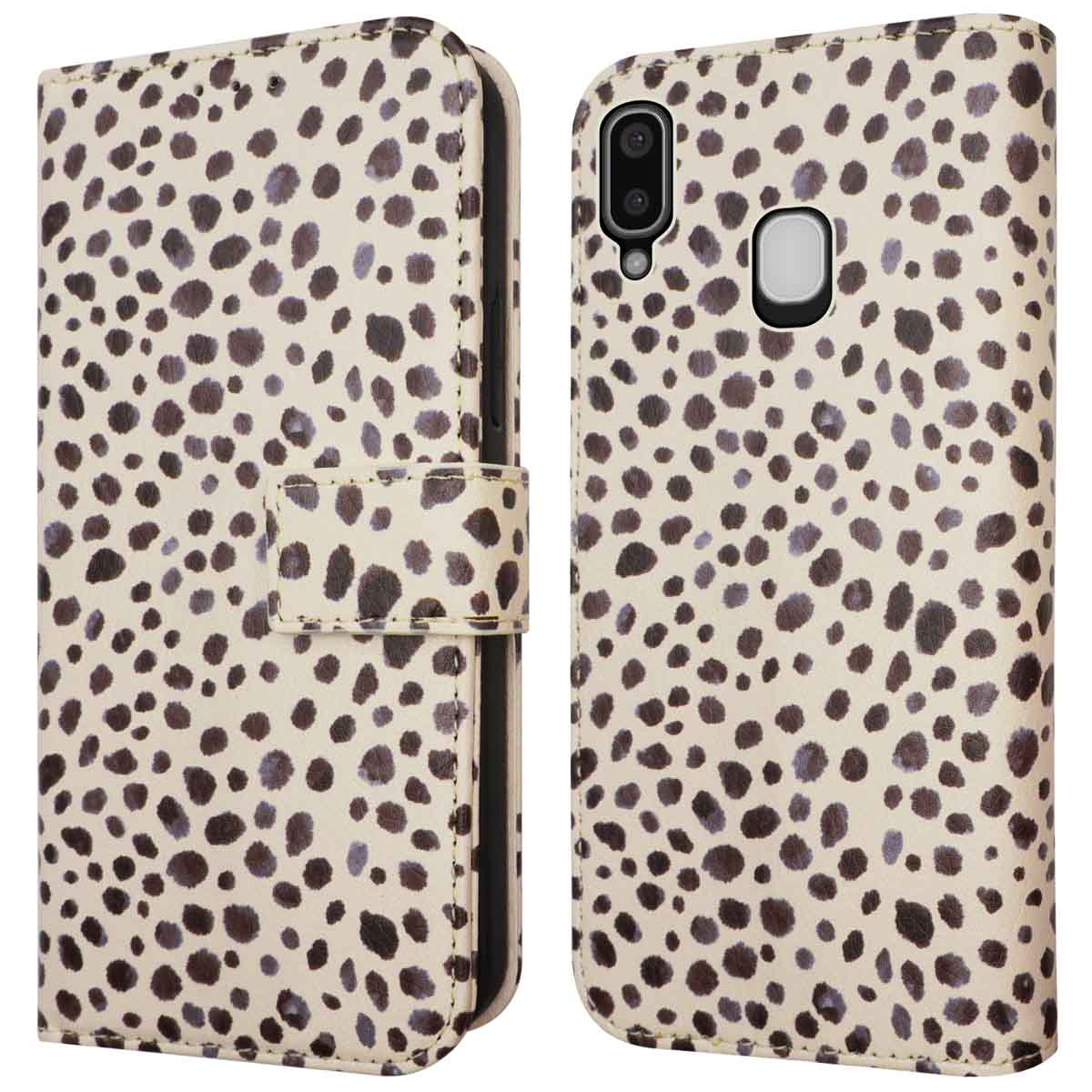 Une coque de téléphone avec un motif léopard. La coque est ouverte, montrant l'intérieur et un téléphone.