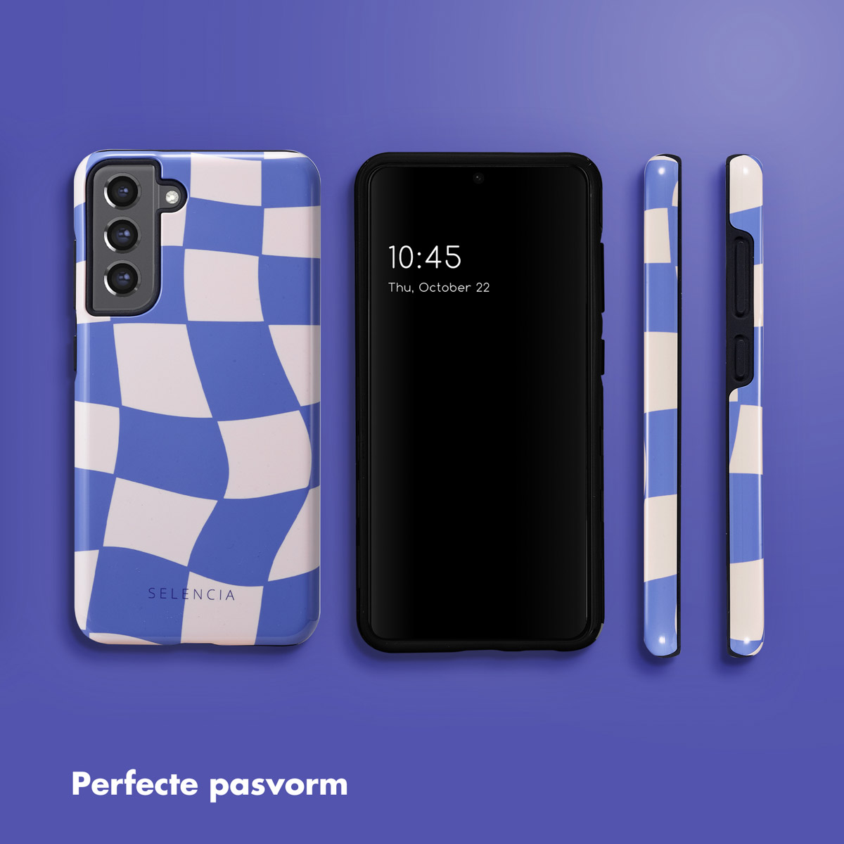 Coque de téléphone avec un motif à carreaux bleu et blanc et téléphone. Texte : Perfecte pasvorm.