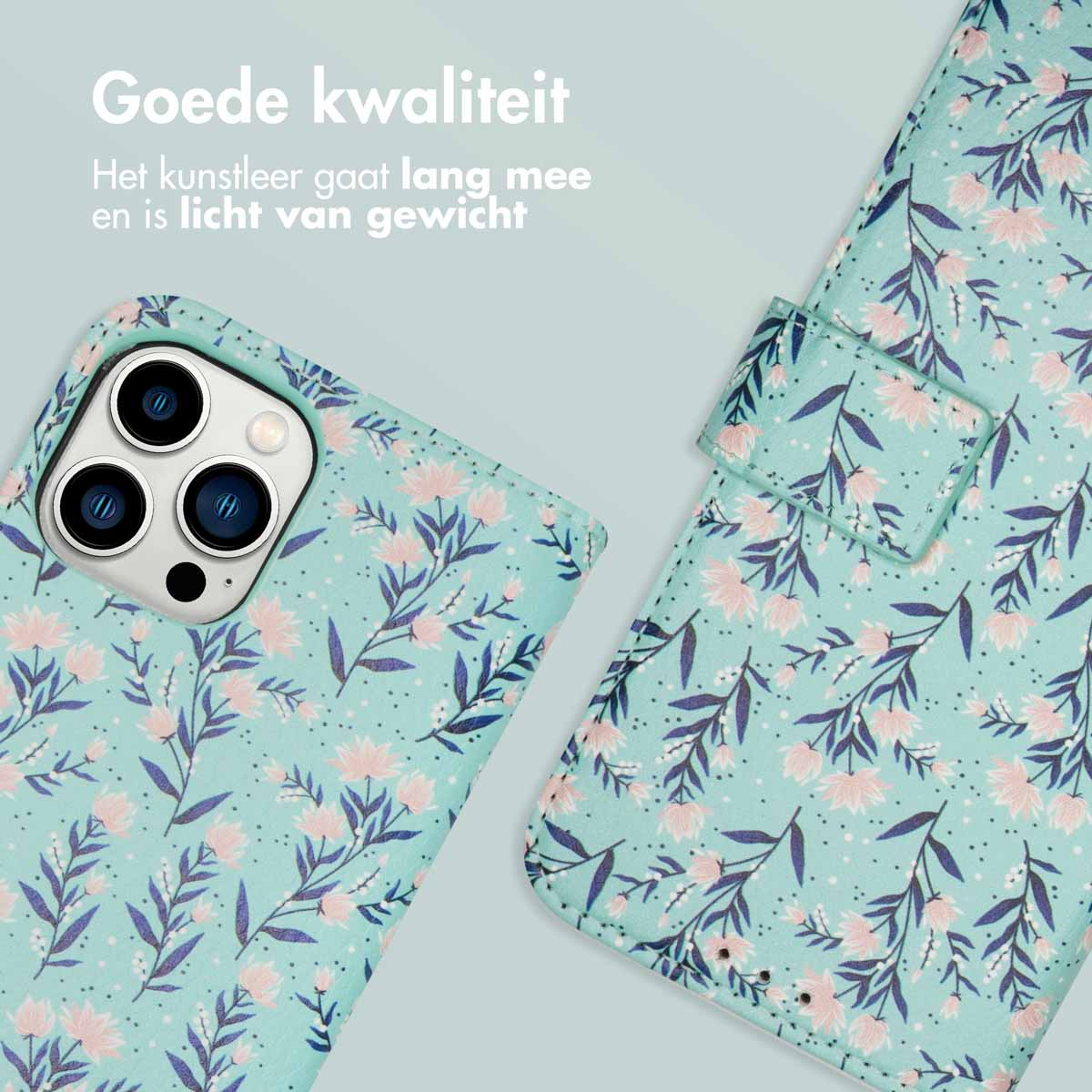 Telefoonhoesje met bloemenpatroon en lichtblauwe achtergrond.