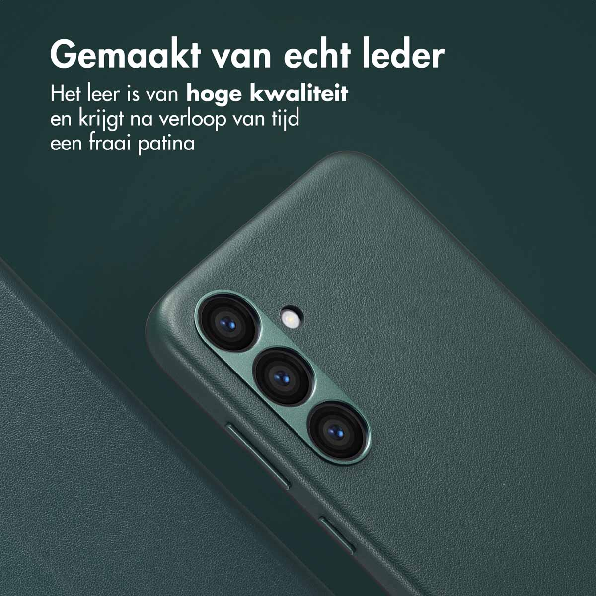 Een groene telefoonhoes van leer, met een close-up van de camera.