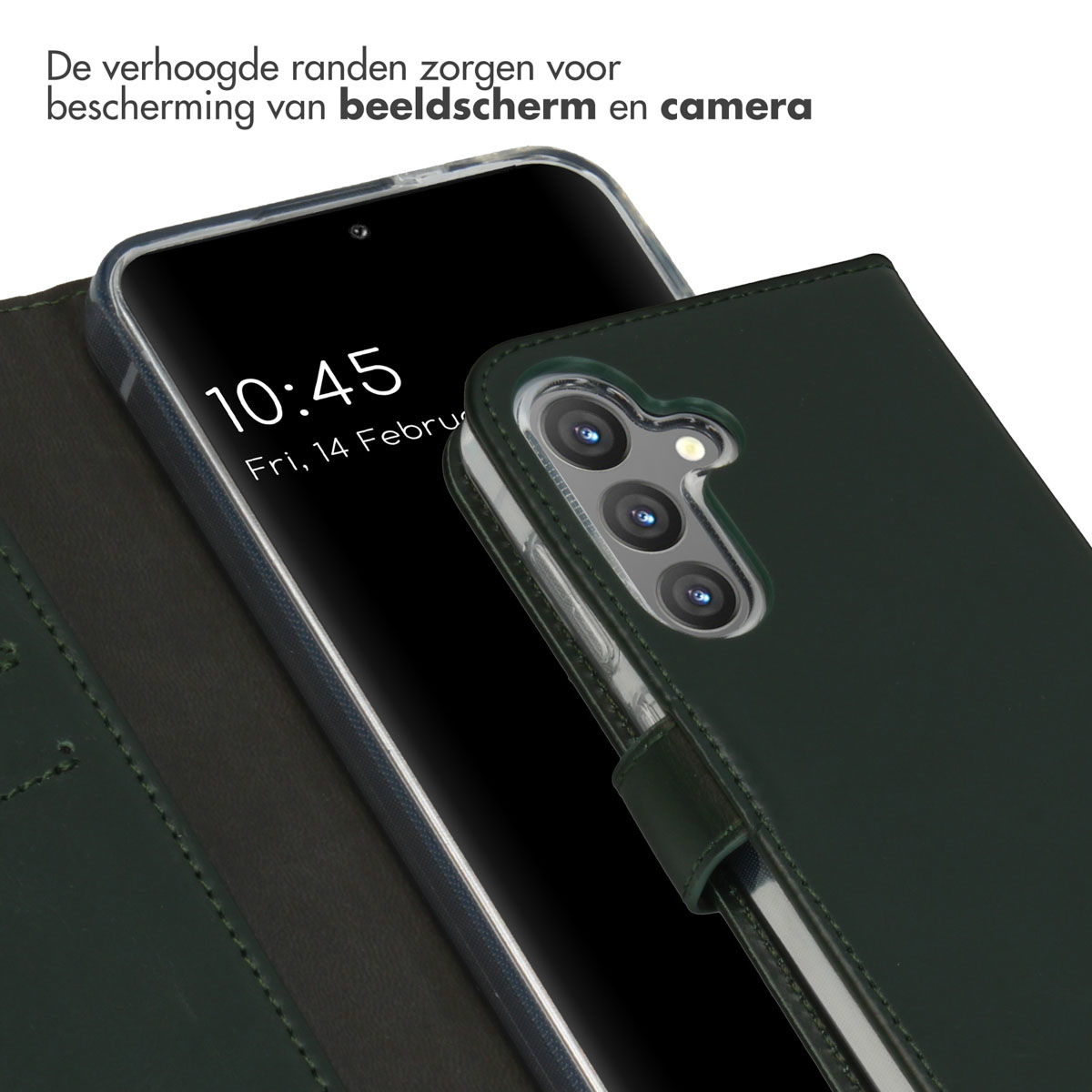 Donkergroene telefoonhoes met een telefoon erin. Het scherm toont tijd en datum.