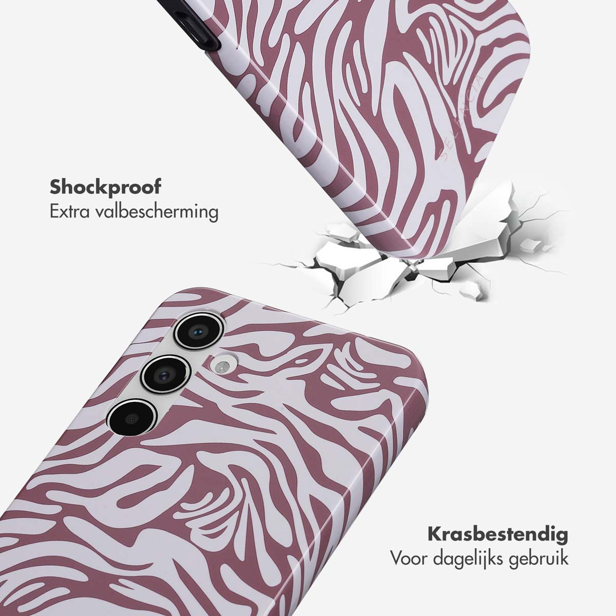 Een telefoonhoesje met een zebrapatroon, een hoesje dat op een oppervlak breekt en tekst.