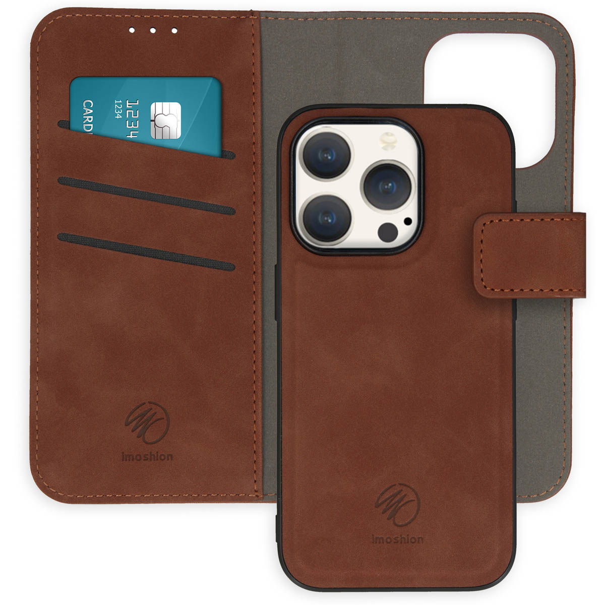 Coque de téléphone en cuir marron avec une carte bleue. Téléphone en arrière-plan.