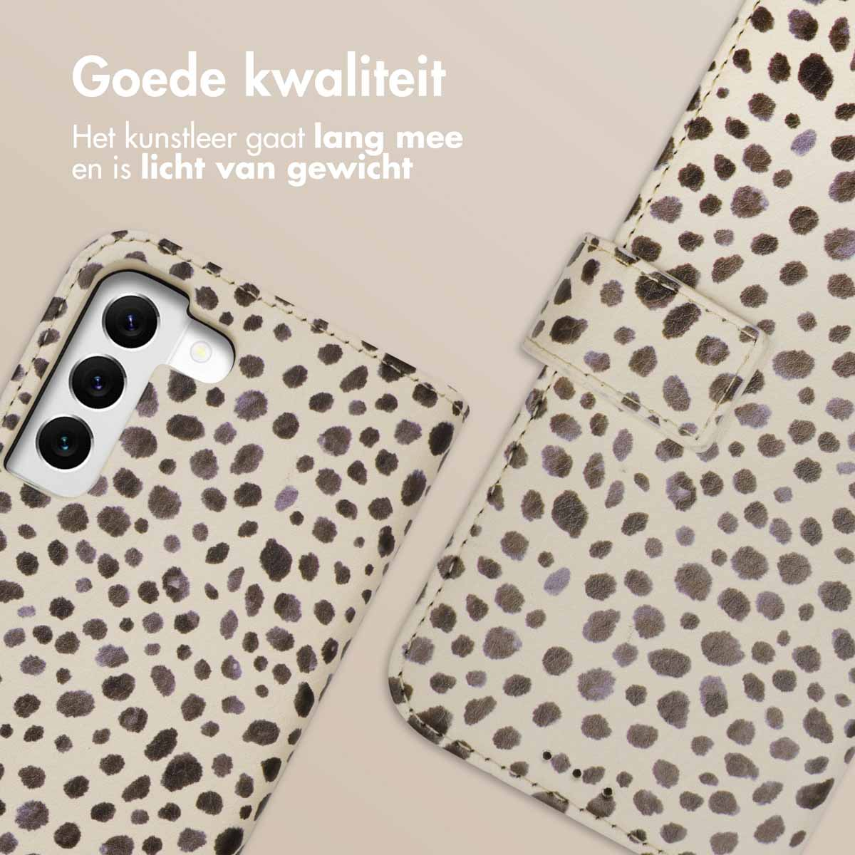 Coque de téléphone avec un motif. Le téléphone est à l'intérieur de la coque.