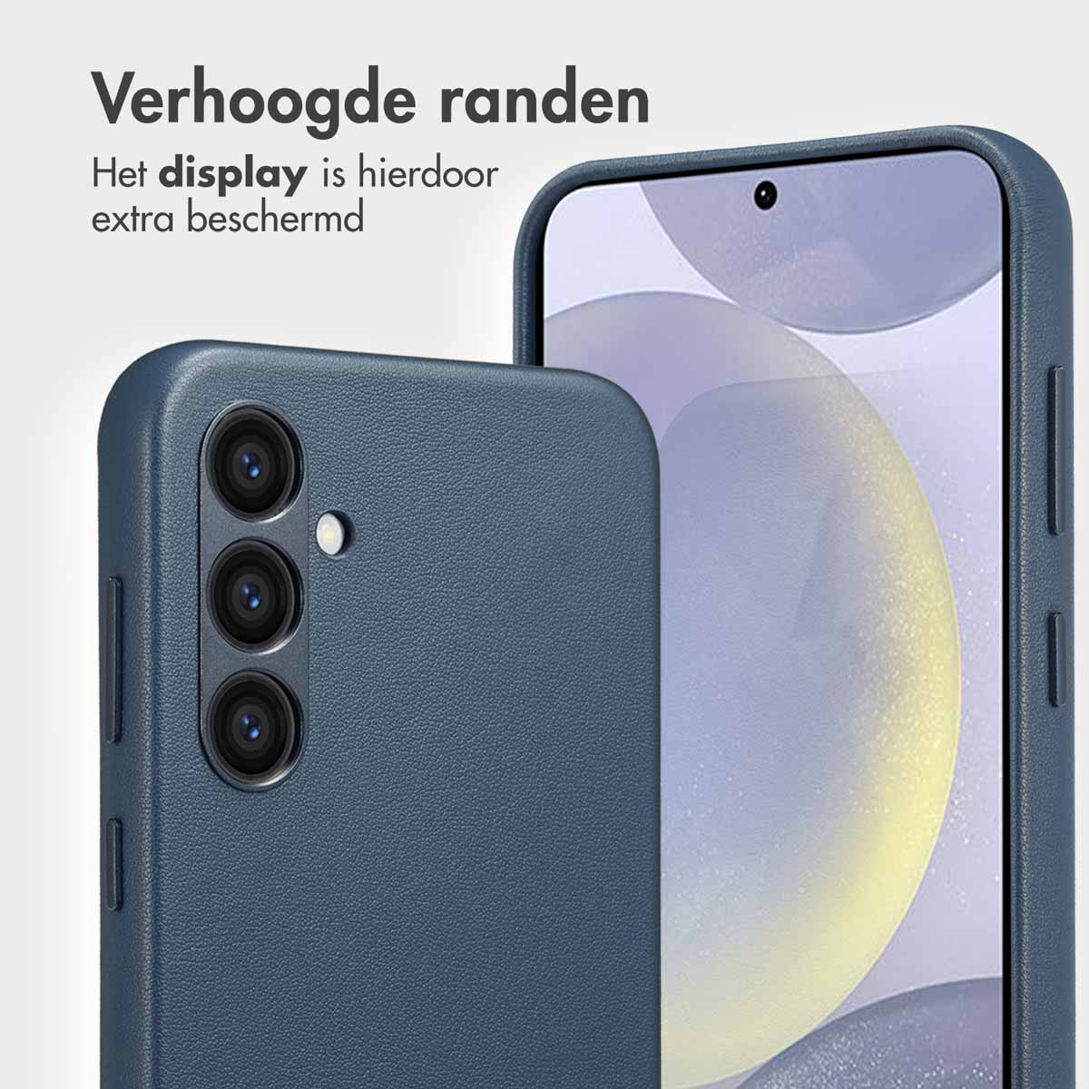 Blauwe telefoonhoes, close-up. Tekst: Verhoogde randen, display is extra beschermd.