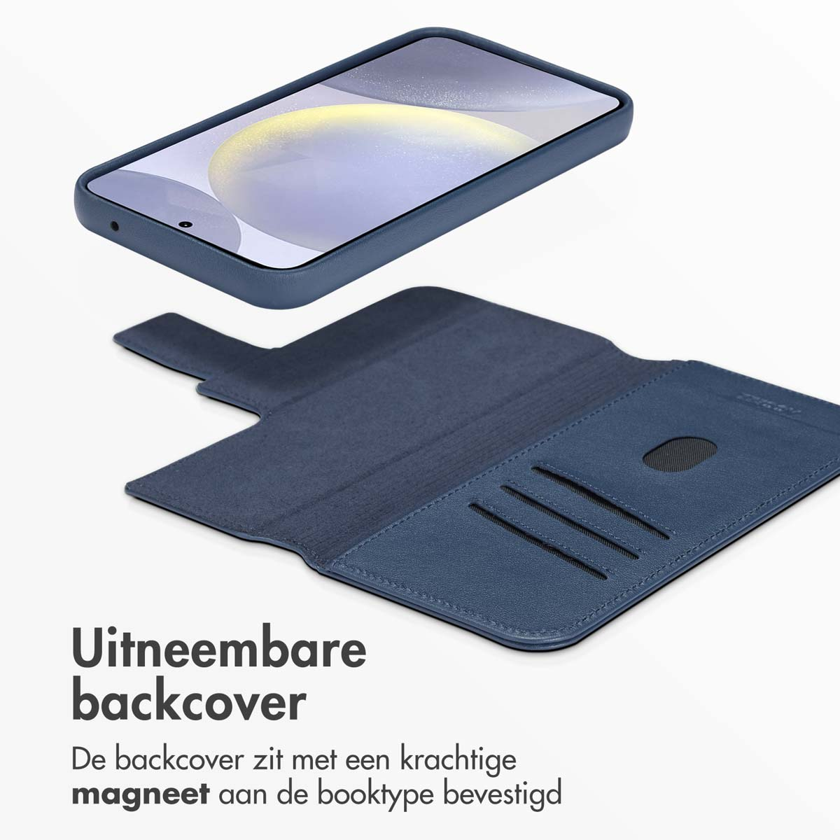 Blauwe telefoonhoes, open. De hoes heeft ruimte voor kaarten. De telefoon is zichtbaar.