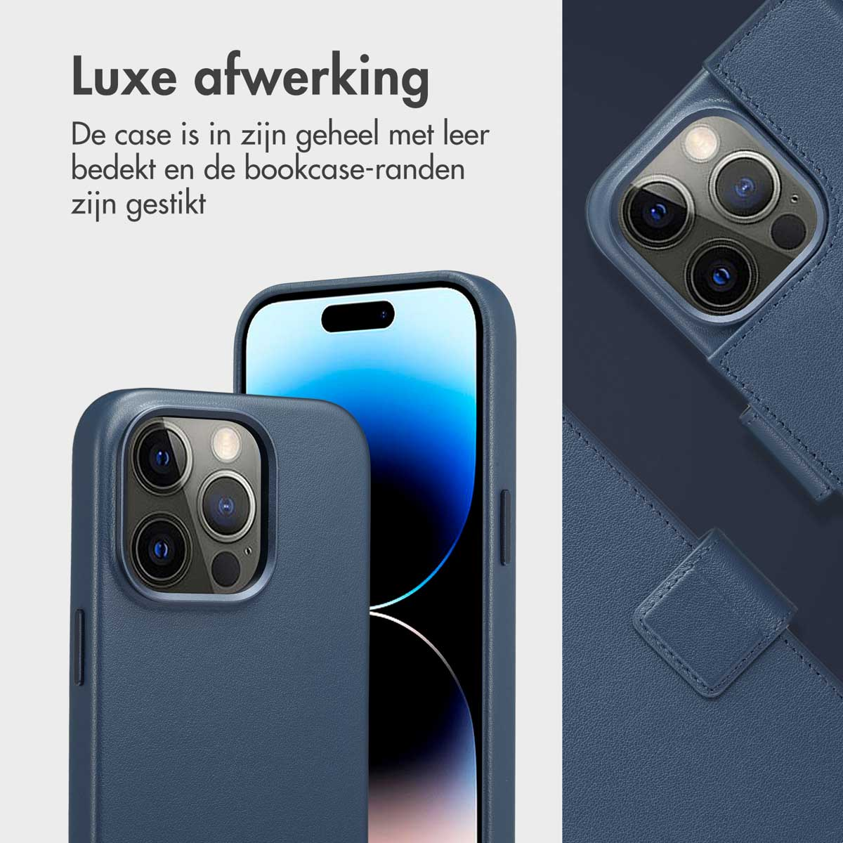 Custodia per telefono blu scuro con un telefono all'interno. La custodia è in pelle. Il telefono ha una fotocamera.