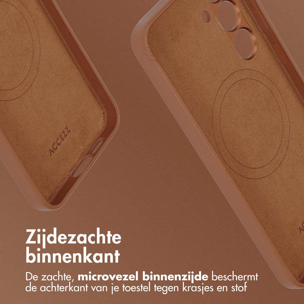 Close-up van de binnenkant van een bruine telefoonhoes. De hoes heeft een zachte microvezelvoering.