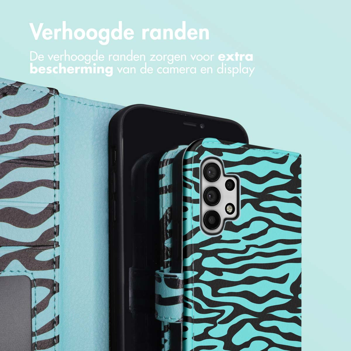 Telefoonhoesje met zebraprint, blauwgroen en zwart, en een telefoon erin.