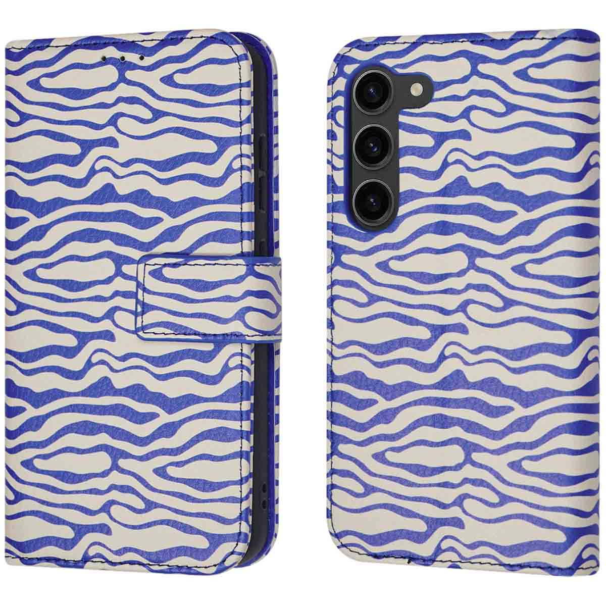 Telefoonhoes met een blauw-wit patroon. De hoes is open.
