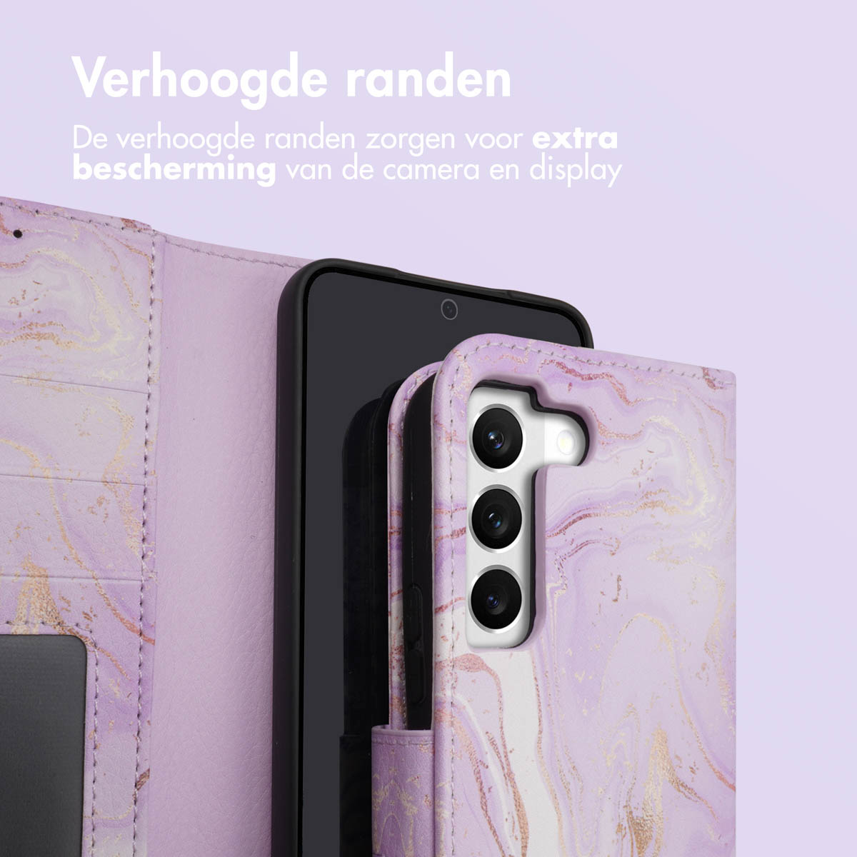Coque de téléphone violette avec motif marbré, avec un téléphone ouvert à l'intérieur.