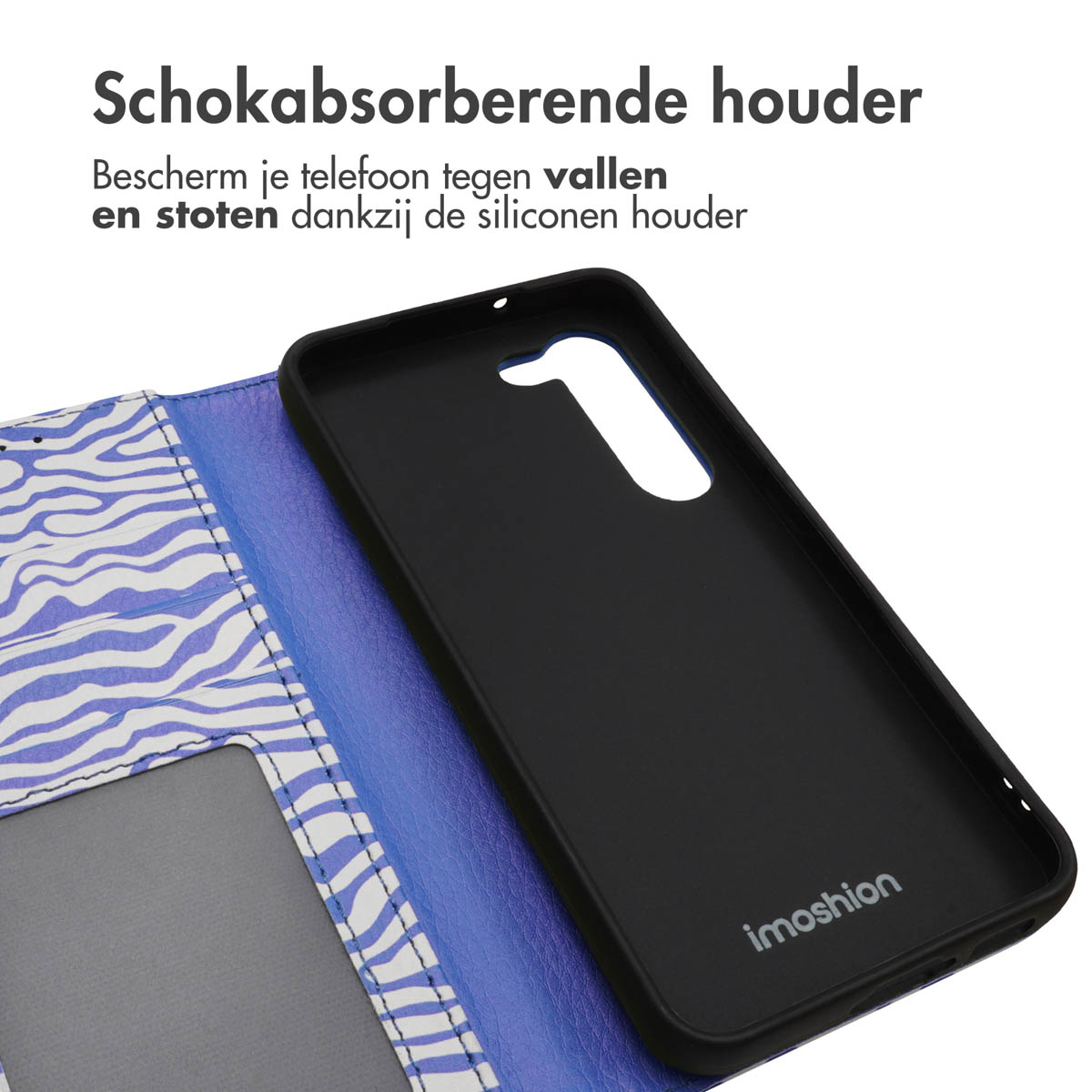 Telefoonhoes open, met telefoon. Hoes heeft zebrapatroon, zwart binnenin.