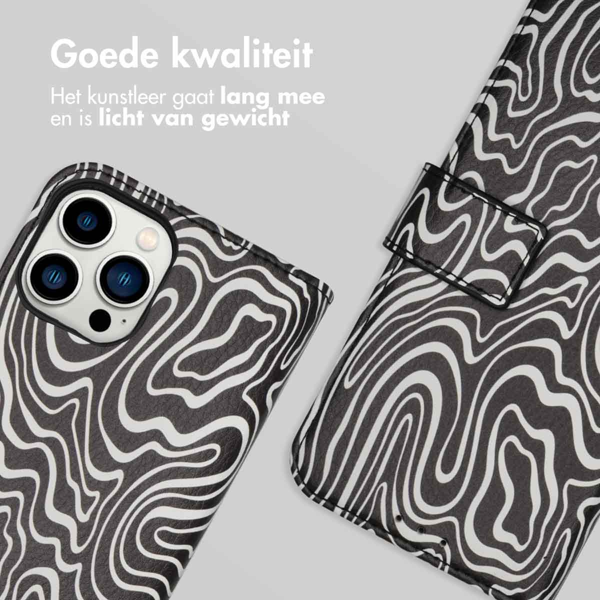 Telefonhülle mit schwarz-weißem Wellenmuster. Teilweise geöffnet, zeigt ein Telefon. Text: Goede kwaliteit.
