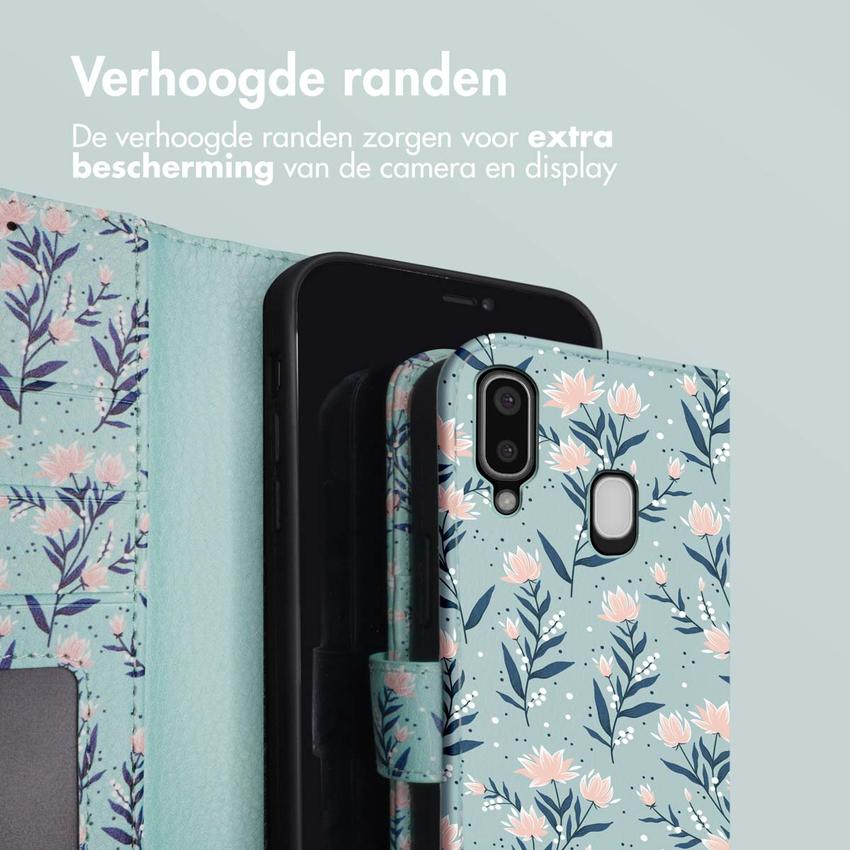 Étui de téléphone avec motif floral. Le téléphone est à l'intérieur. Fleurs bleues sur fond blanc.