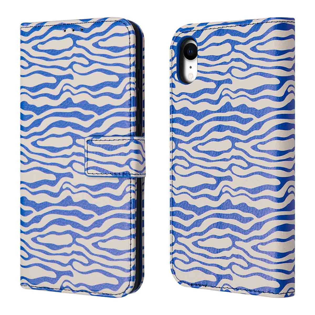 Un étui de téléphone avec un motif de vagues bleues et blanches. Des vues ouvertes et fermées sont montrées.