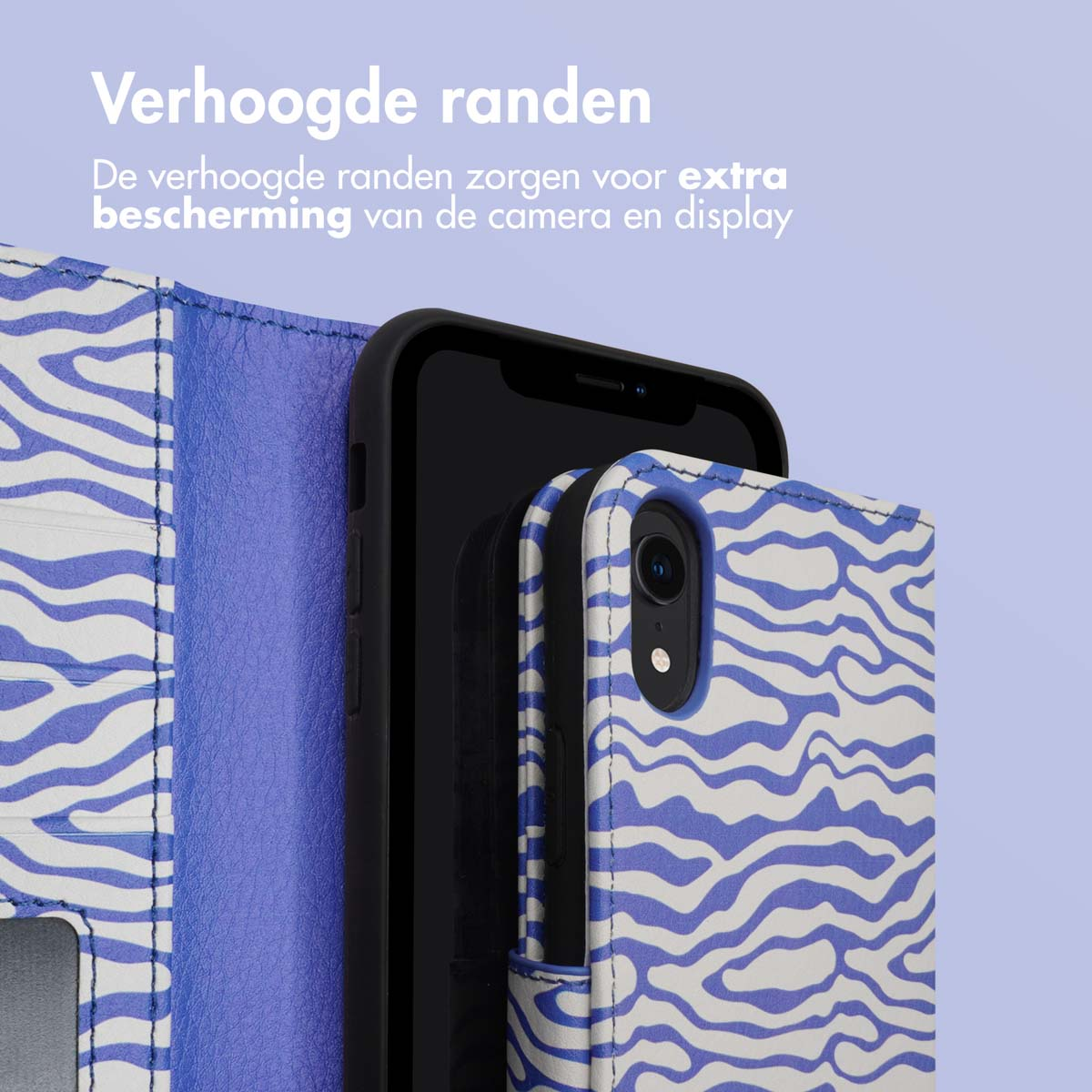 Téléphone dans un étui avec un motif zébré. L'étui est ouvert. L'écran du téléphone est visible.