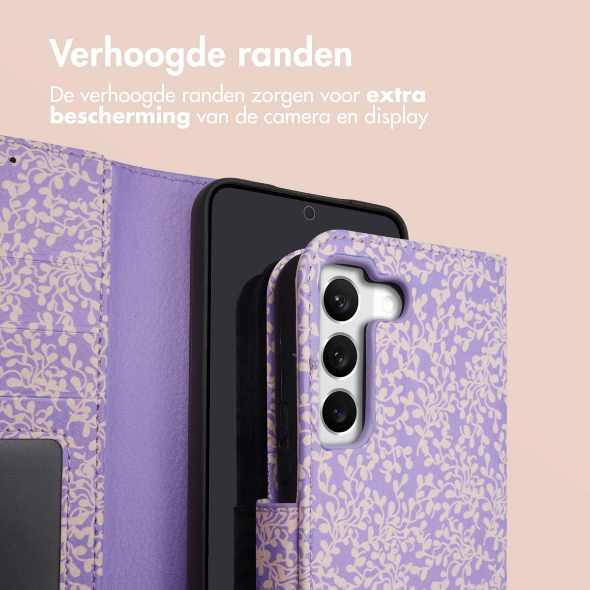 Téléphone dans un étui avec un motif floral blanc. L'étui est ouvert. L'écran du téléphone est visible.