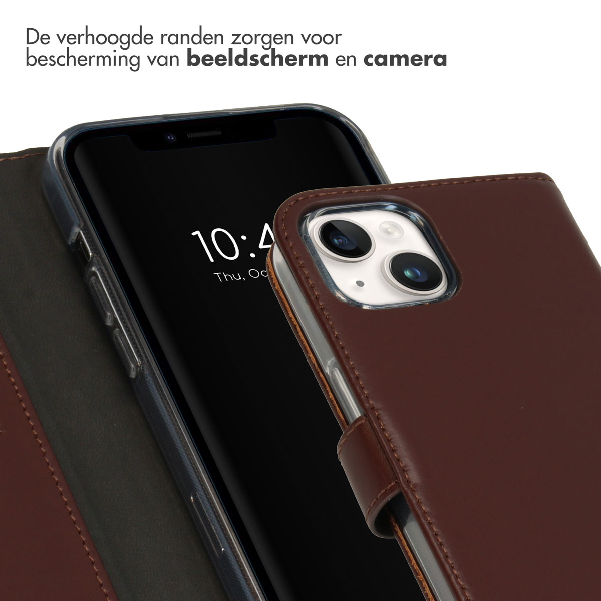Telefon in brauner Lederhülle. Zeigt den Bildschirm mit der Uhrzeit.