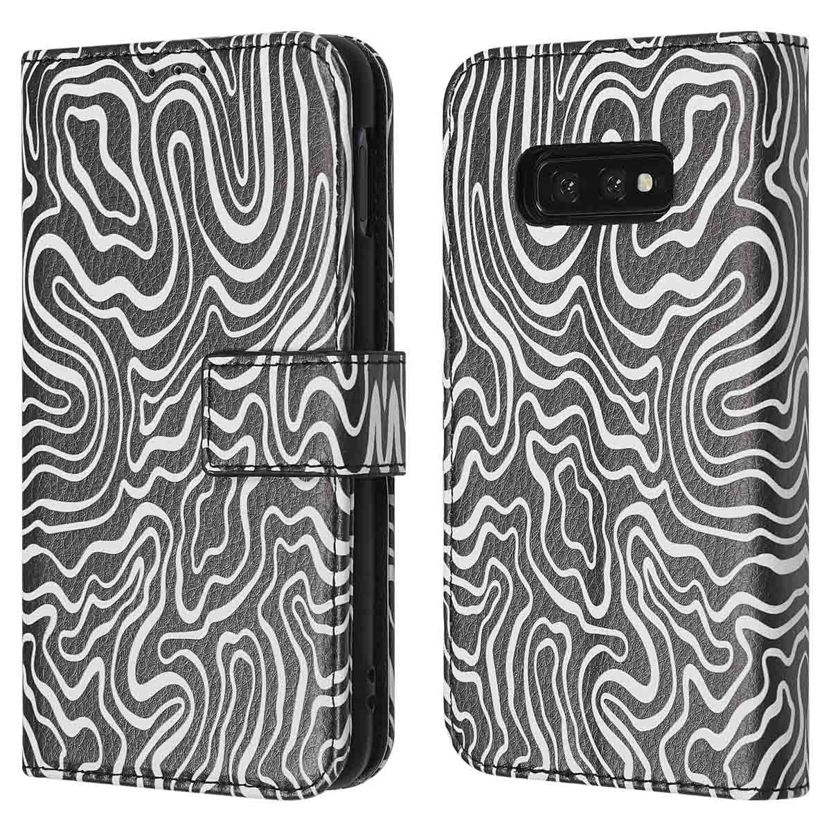 Coque de téléphone noire et blanche avec motif ondulé.