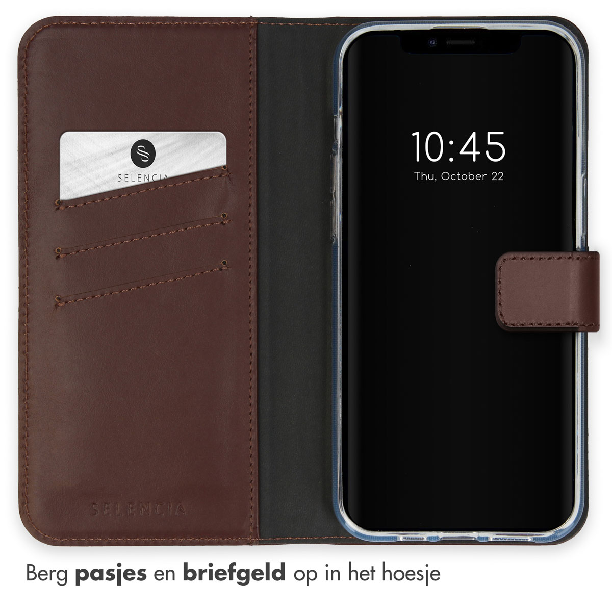 Geöffnete braune Telefontasche, die ein Telefon, eine Karte und Taschen zeigt. Das Telefon zeigt die Zeit.