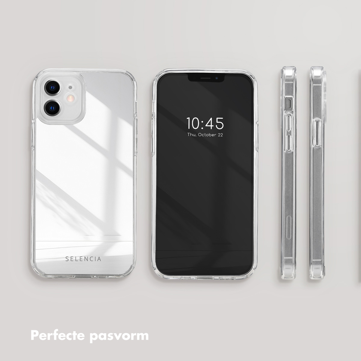 Drie doorzichtige telefoonhoesjes liggen op een wit oppervlak, met een telefoon in het midden.