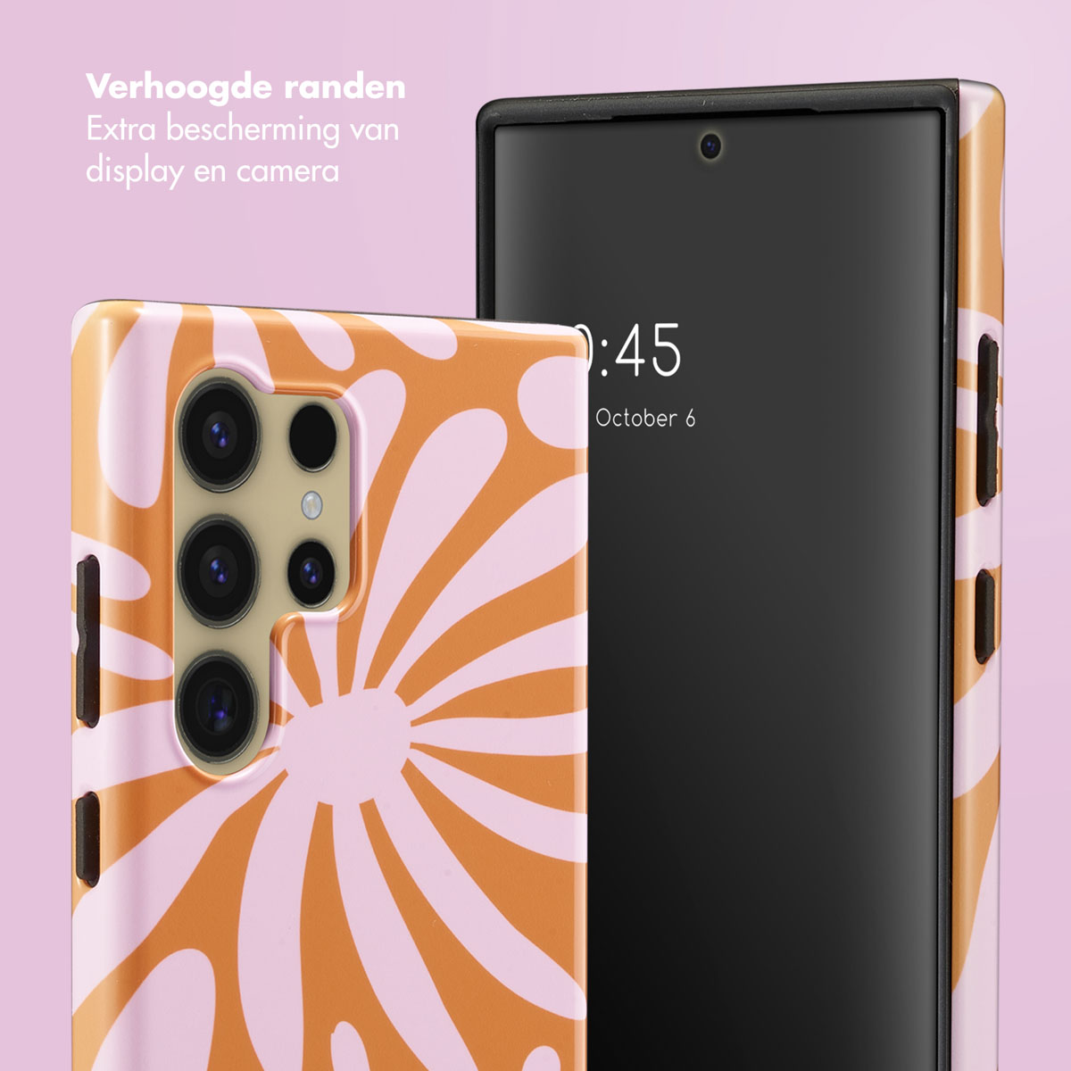 Telefoonhoesje met bloemenpatroon en telefoon met tijd. Tekst: Verhoogde randen voor scherm- en camerabescherming.