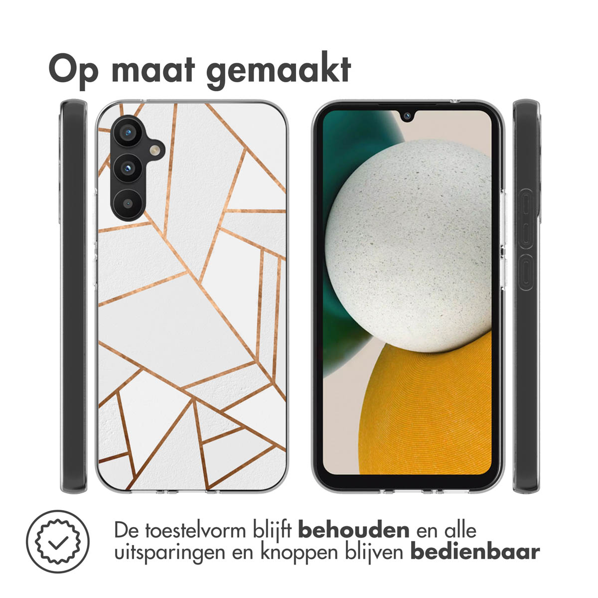 Telefoonhoesje met een gouden geometrisch patroon. Telefoon zit in de hoes, met uitsparingen voor knoppen en camera.