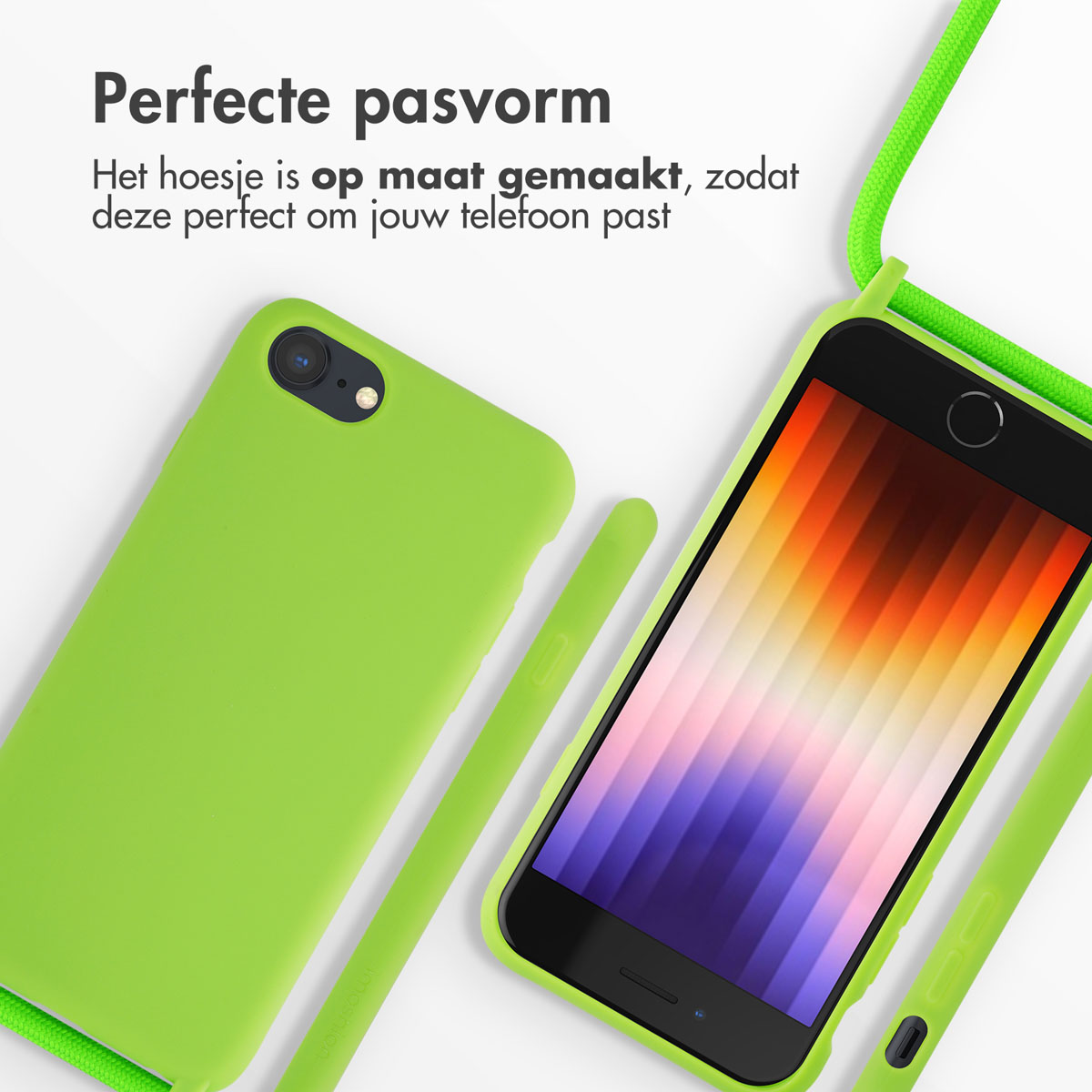 Groene telefoonhoes met telefoon erin, groen koord en groene achtergrond.
