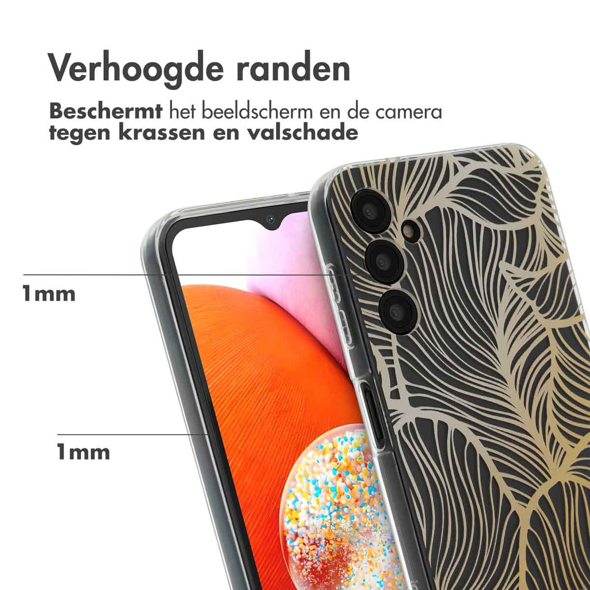 Telefoonhoesje met verhoogde randen. De hoes heeft een transparant frame en een gouden blad design op zwart.