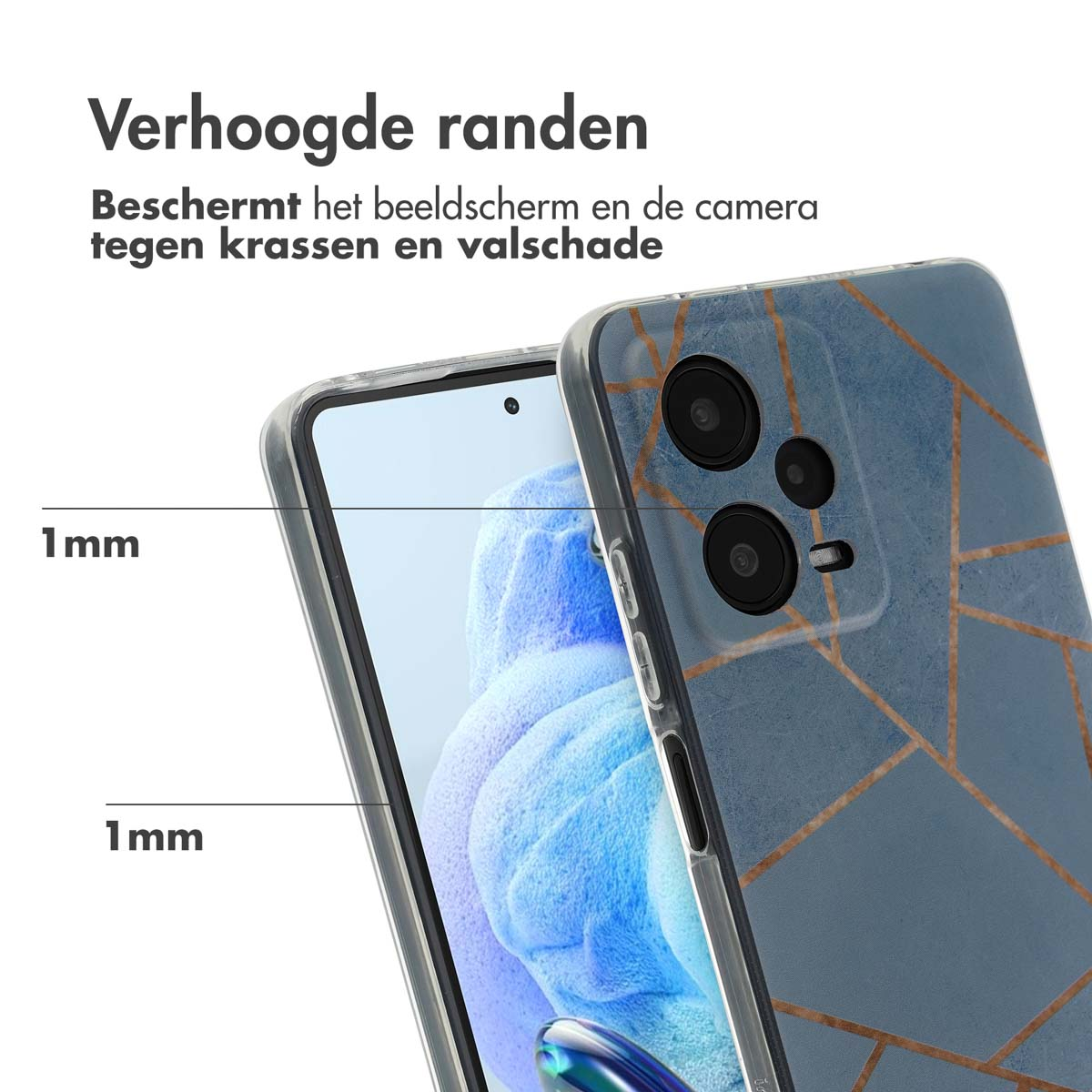 Transparante telefoonhoes met verhoogde randen. Toont een telefoon met blauw geometrisch ontwerp.
