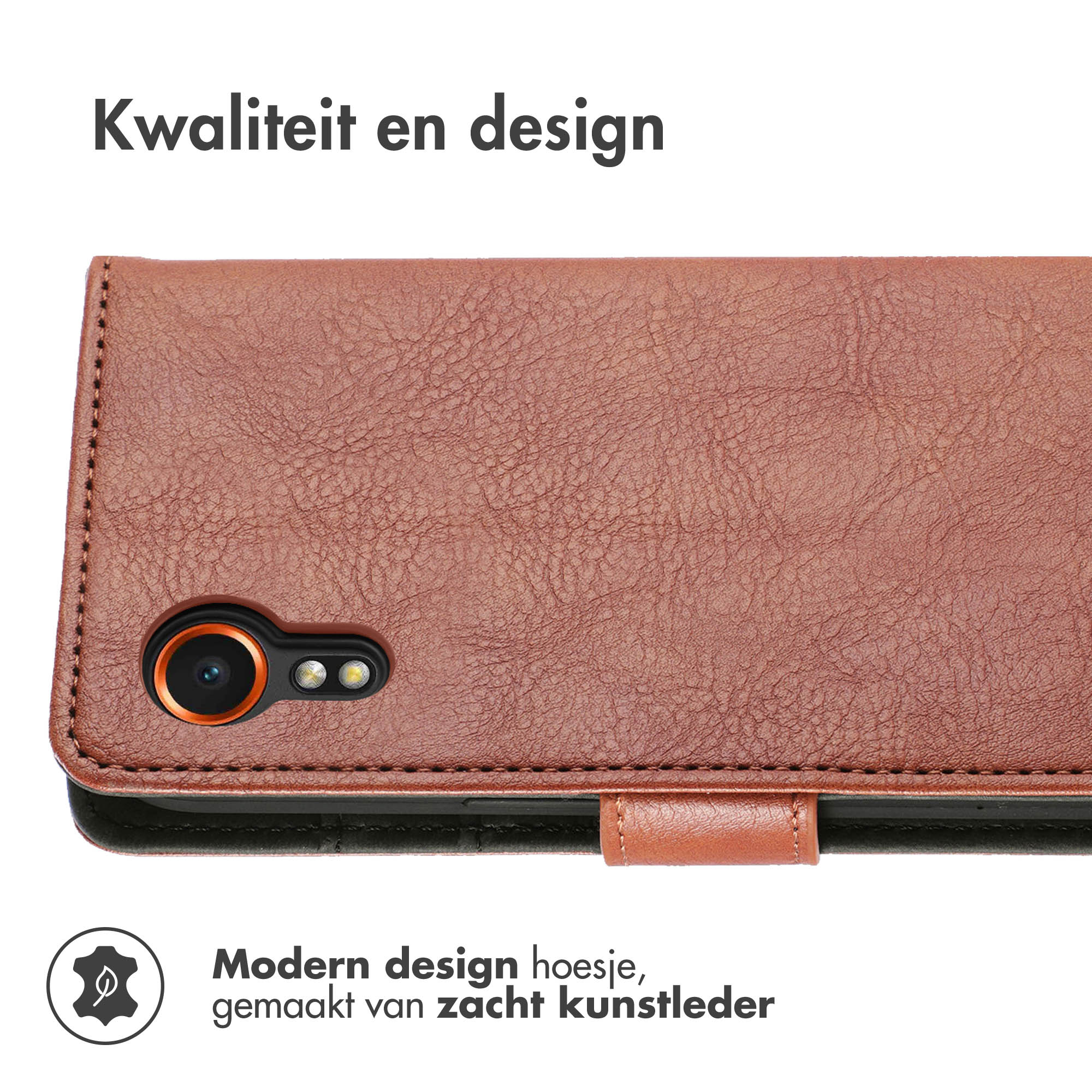 Bruin telefoonhoesje. Voorzien van een textuur en stiksels. Tekst: Kwaliteit en design.