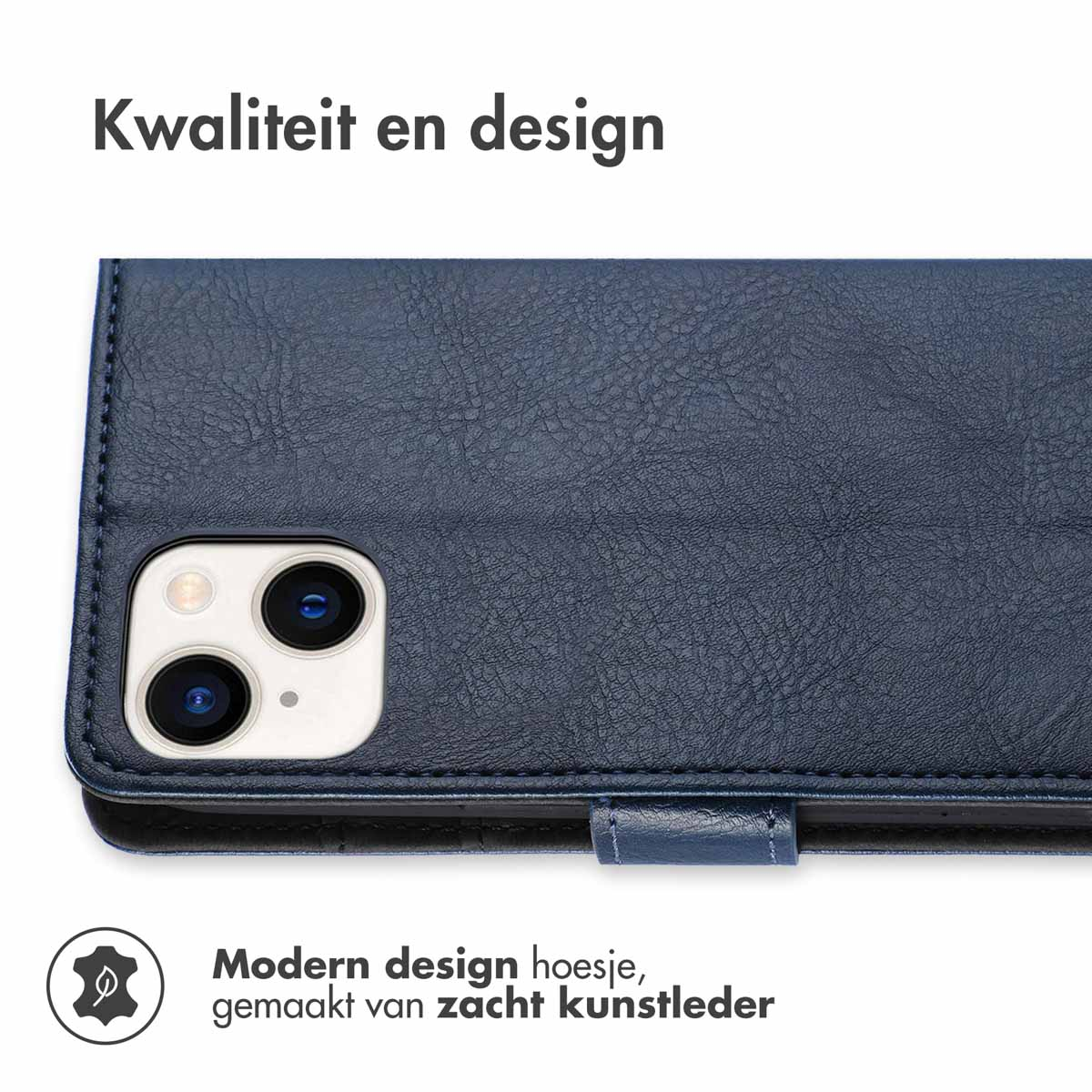 Een blauwe telefoonhoes met witte cameralens en tekst. De hoes is gemaakt van zacht leer. Bovenstaande tekst luidt 'Kwaliteit en design'.