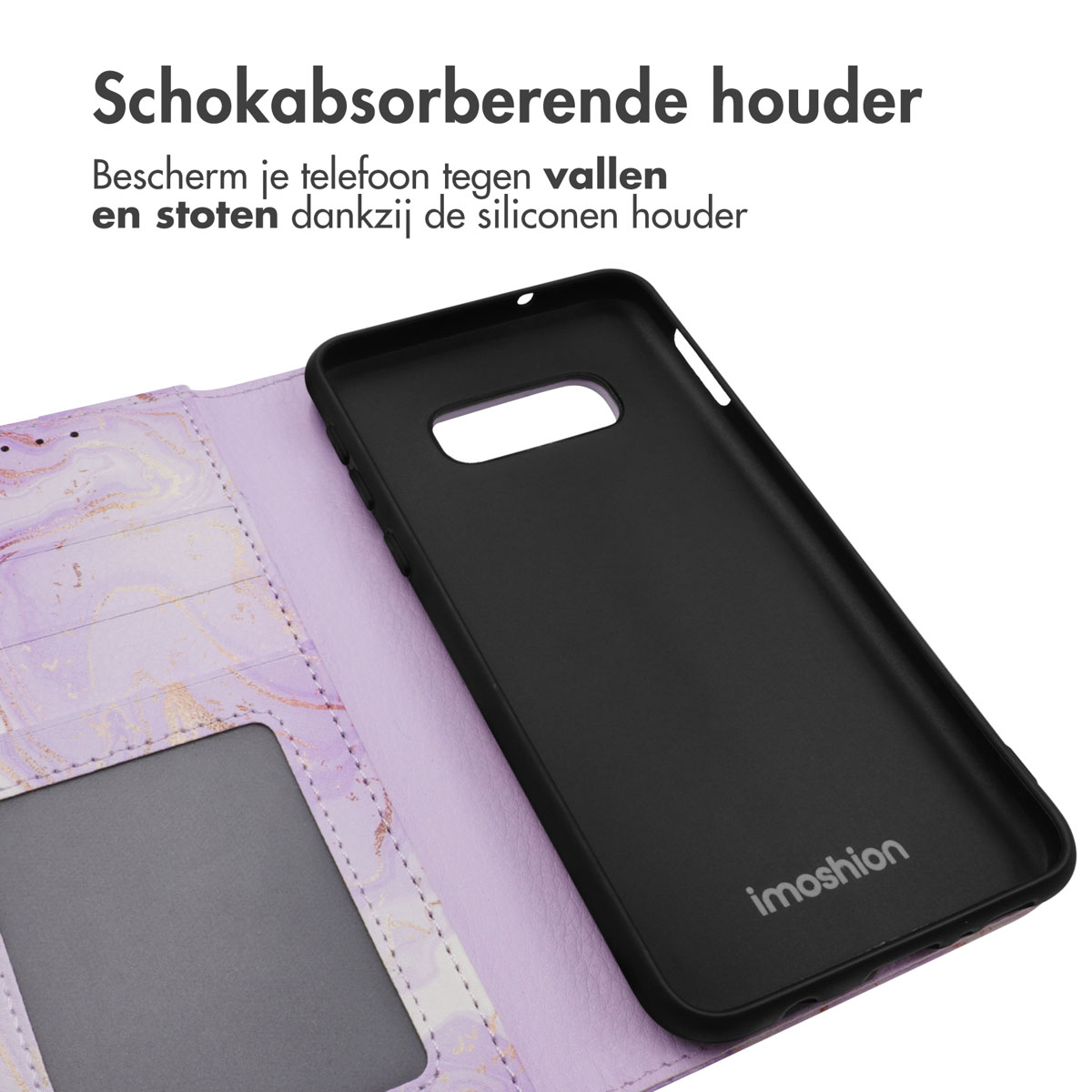 Coque de téléphone noire avec effet marbre et veines dorées. Le téléphone est à l'intérieur, et un intérieur rose.
