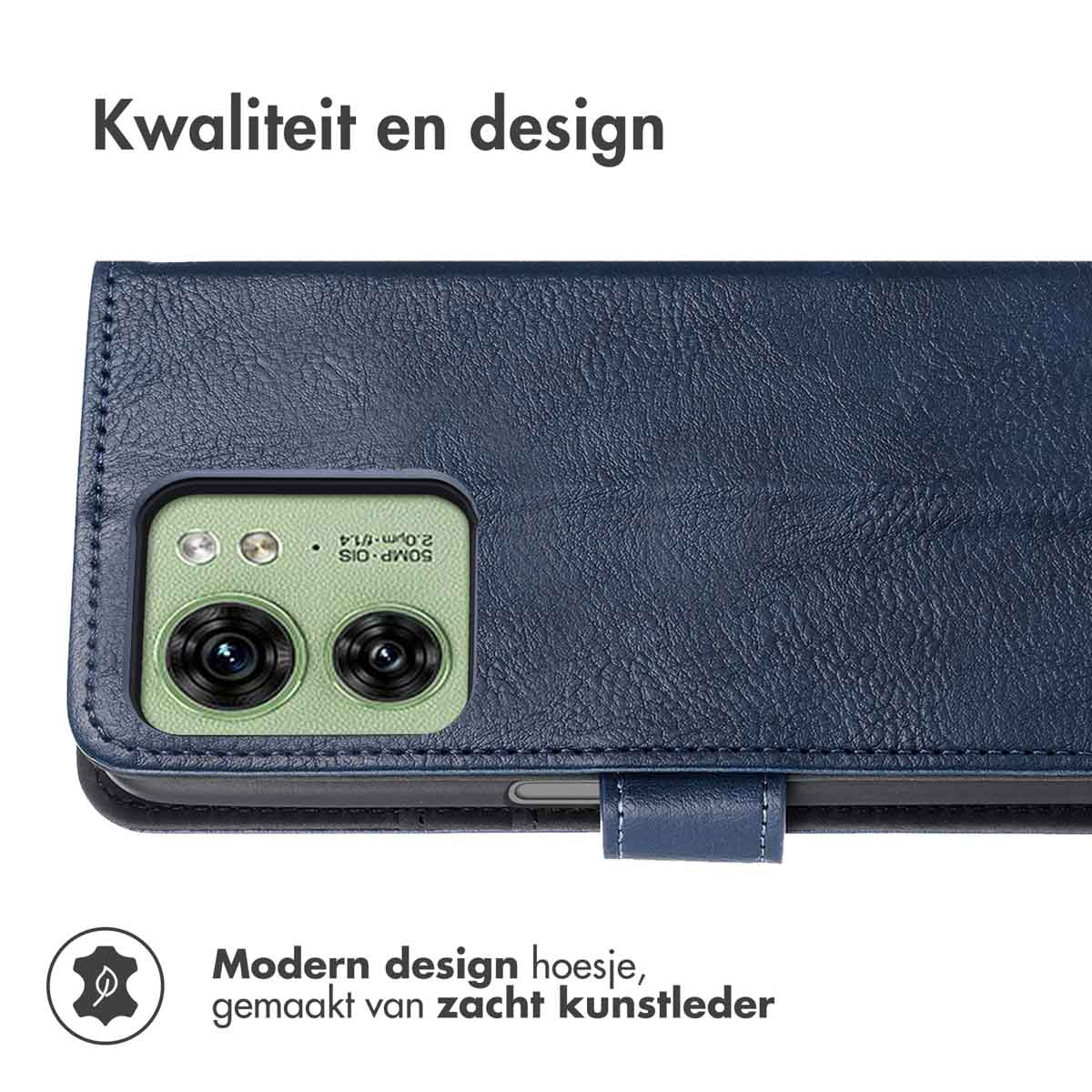 Donkerblauwe telefoonhoes met telefoon. De telefoon heeft een cameramodule en een textuur.