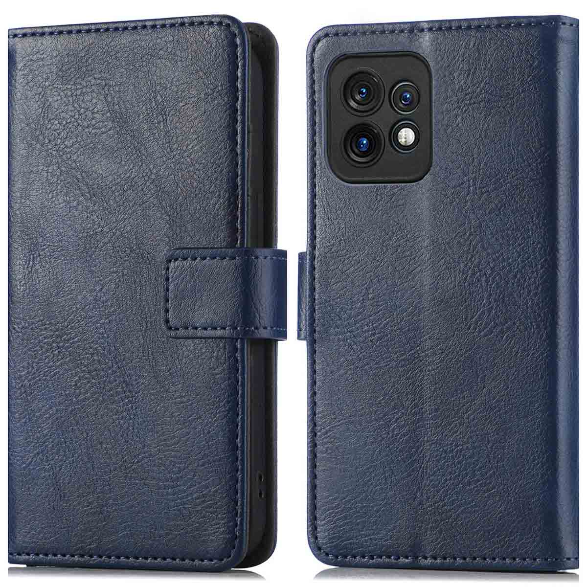 Blauwe leren telefoonhoes, gesloten, toont een oppervlak met textuur. De hoes heeft een knoopsluiting.