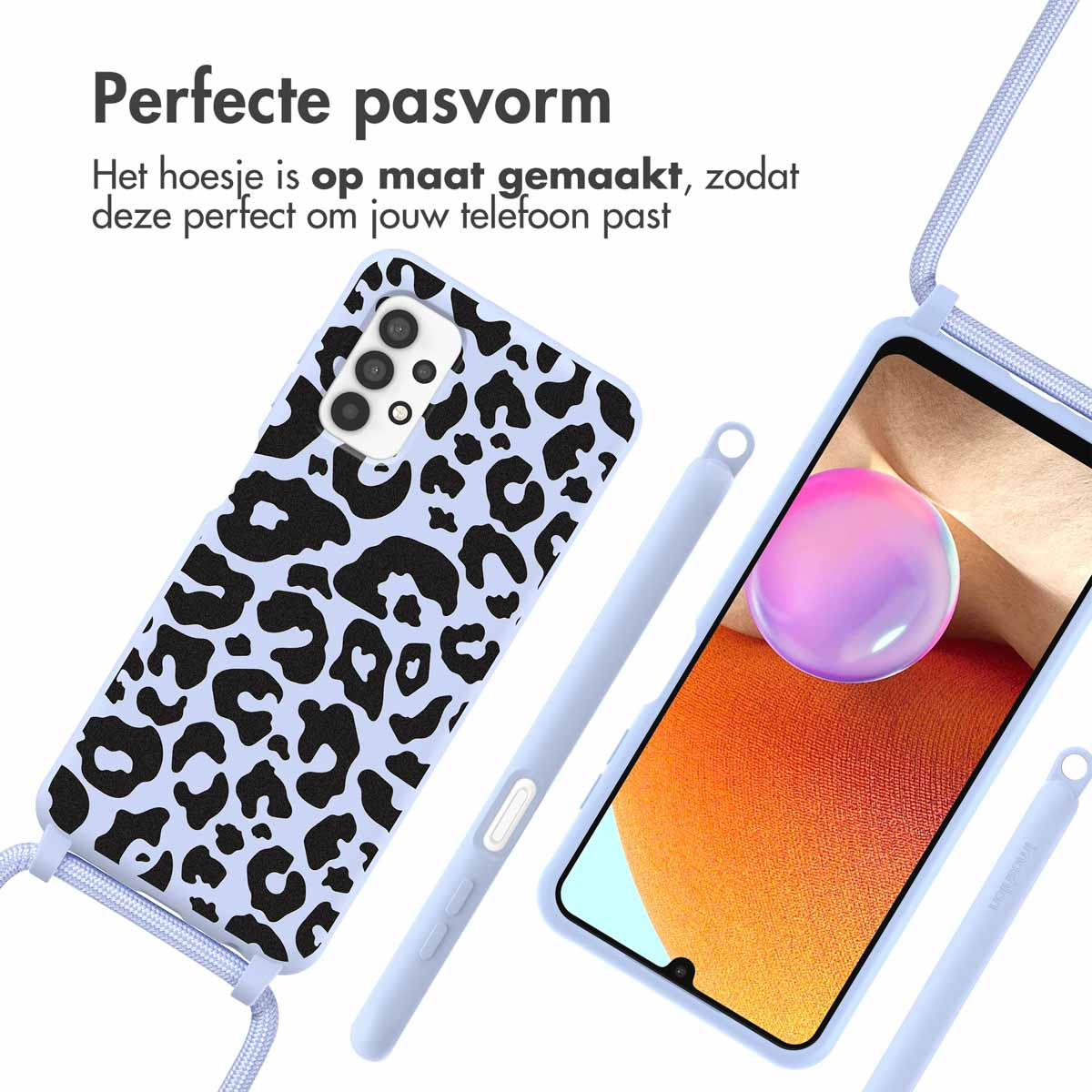 Twee telefoons met hoesjes en een pen op een wit oppervlak. Eén hoesje is luipaardprint, de andere lichtblauw.