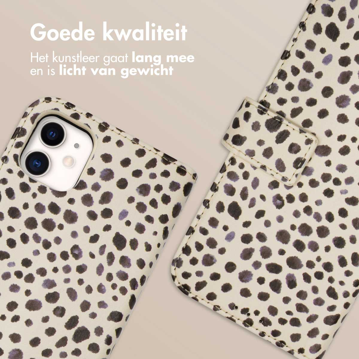 Telefoonhoesje met zwart-wit stippenpatroon, open en dicht.
