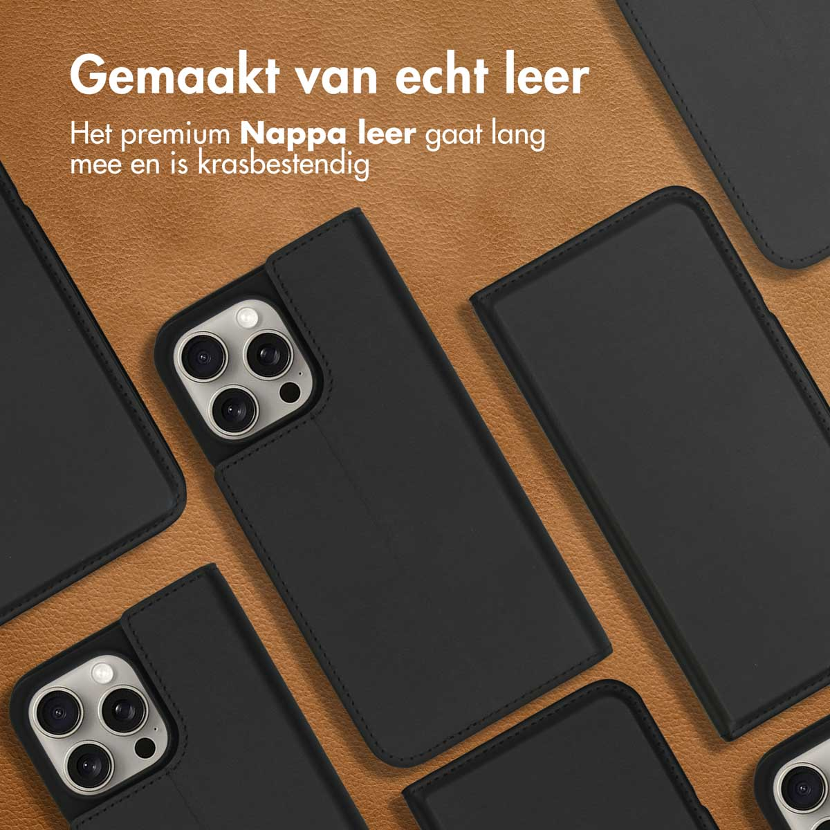 Custodie nere per telefono. Diverse custodie sono visibili con il telefono all'interno. Realizzate in pelle.