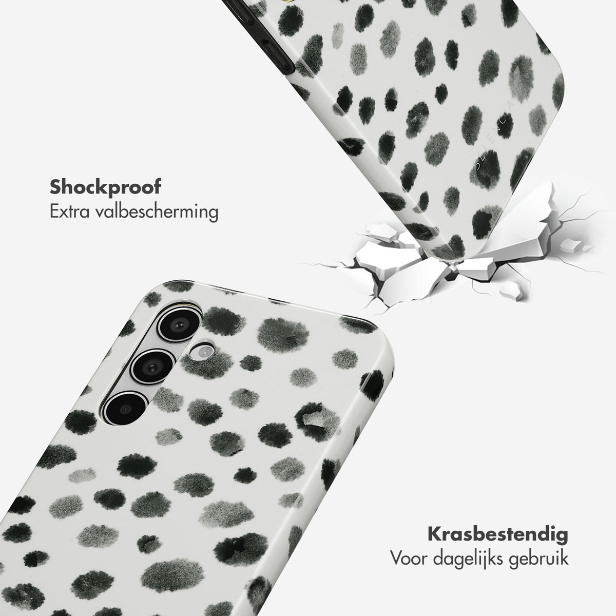 Custodia per telefono con macchie dalmata in bianco e nero, con telefono visibile. Antiurto e antigraffio.