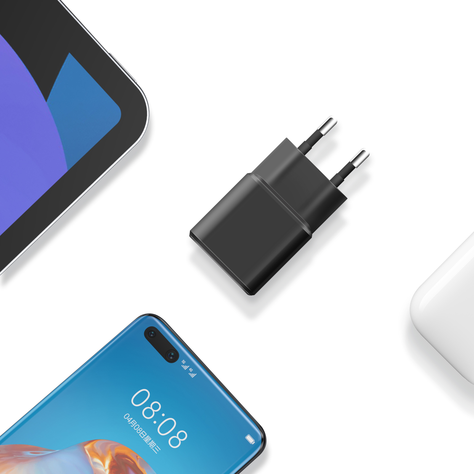 Ein schwarzes Ladegerät und ein Telefon, mit eingestecktem Ladegerät und ein weißes Telefon. Alles auf weißem Grund.