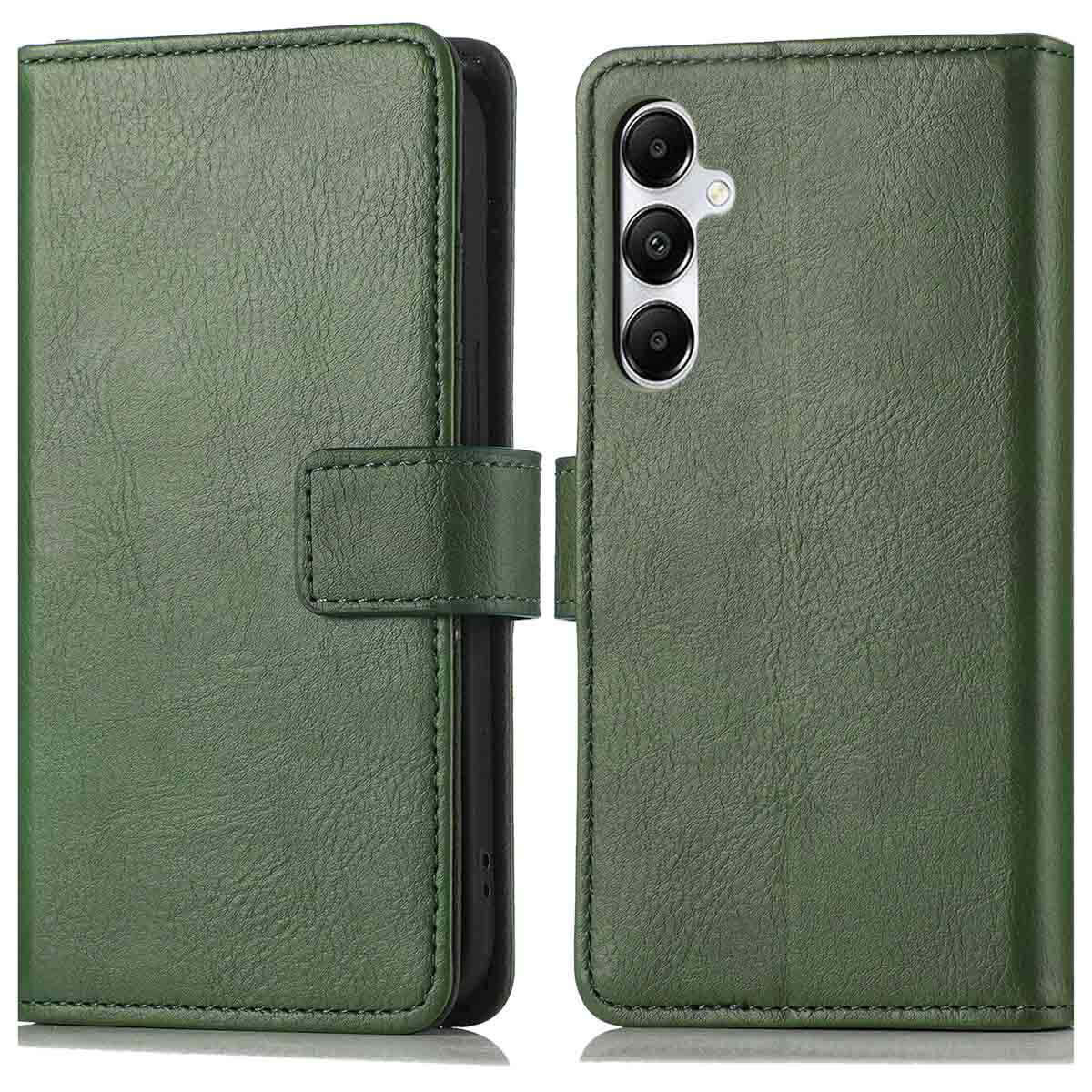 Een groene telefoonhoes, open, onthullend de telefoon met drie camera's. De hoes heeft een magnetische sluiting.