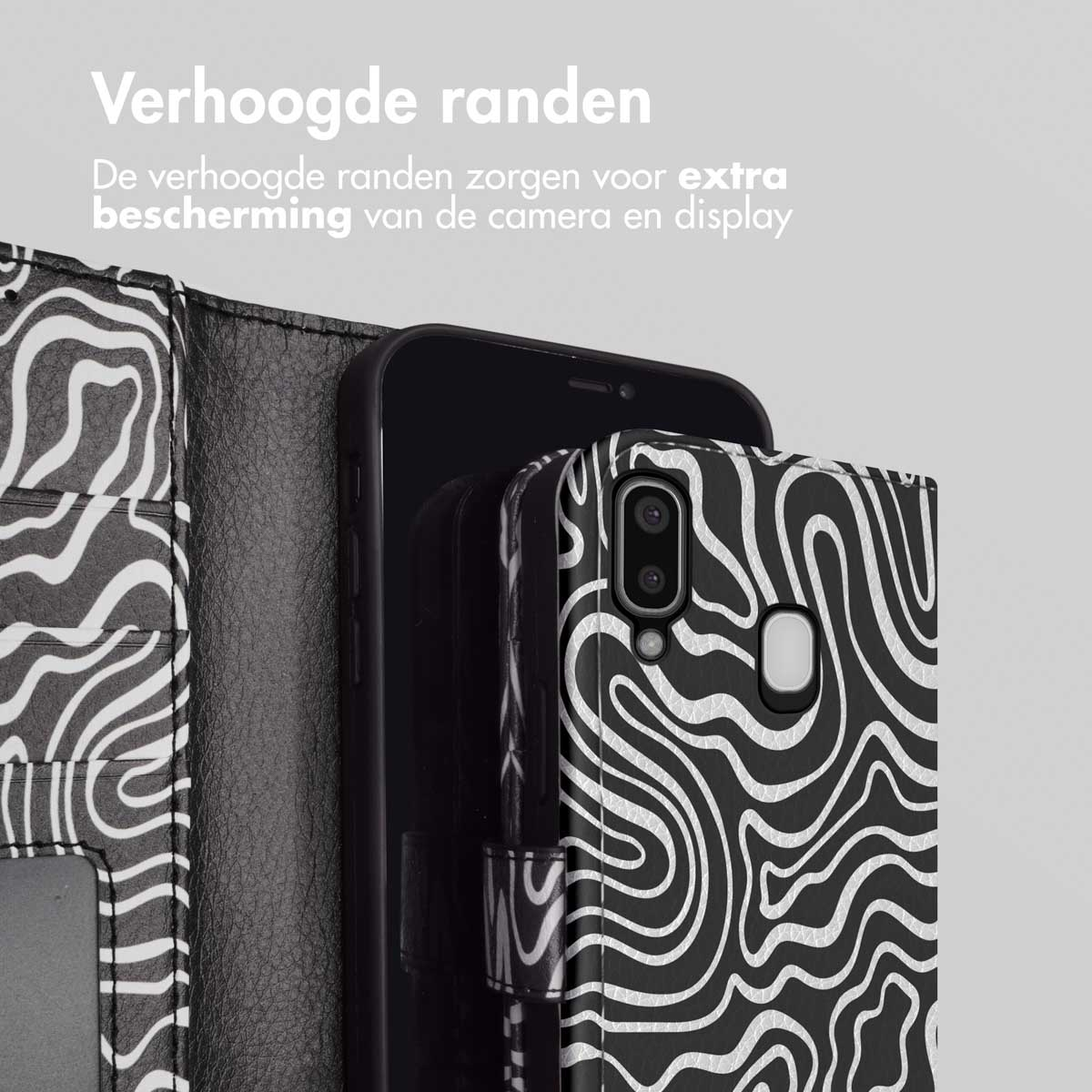 Zwart-wit patroon telefoonhoes met een zwarte telefoon. Tekst: Verhoogde randen.