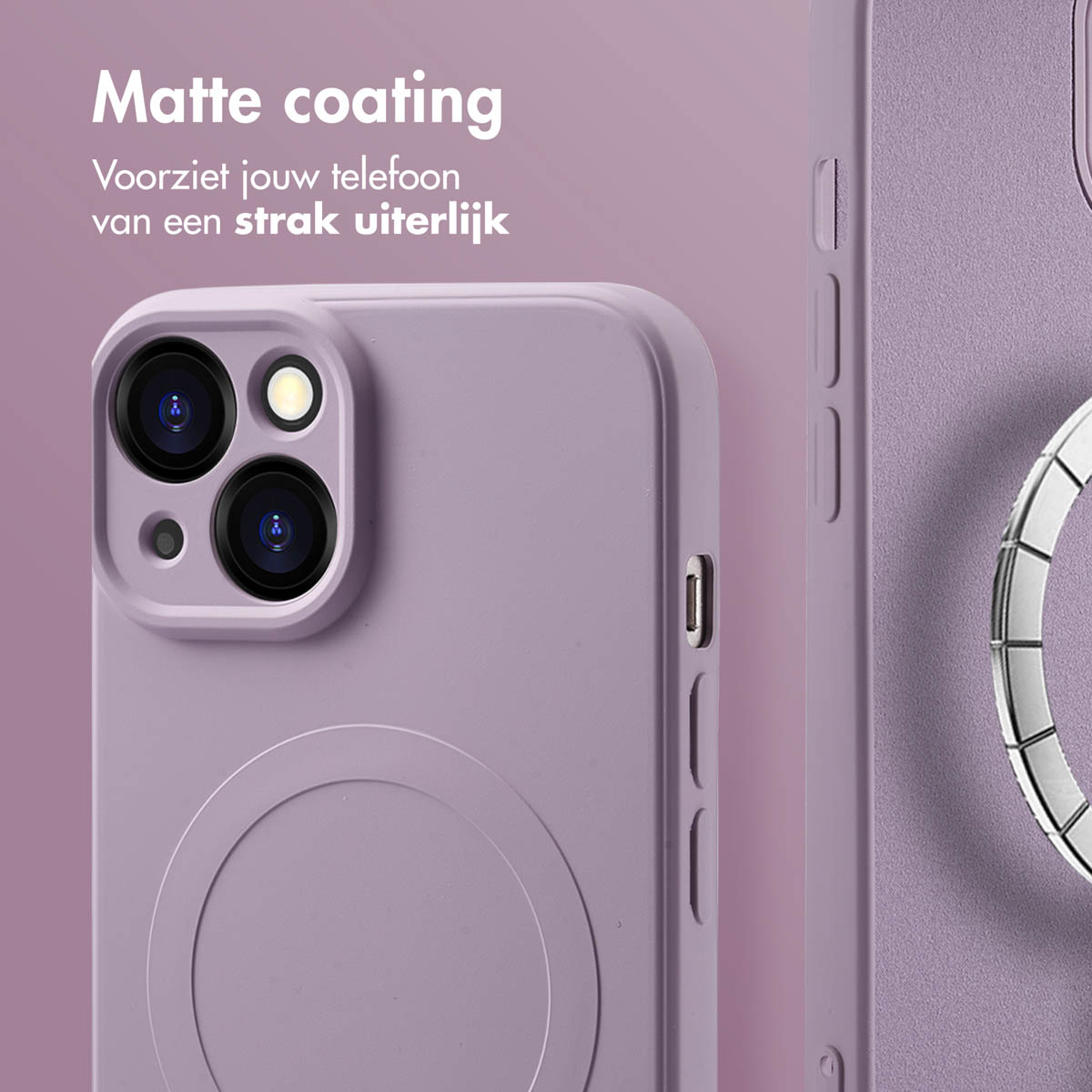 Close-up van een paarse telefoonhoes met een MagSafe-oplader. De hoes heeft een matte afwerking.