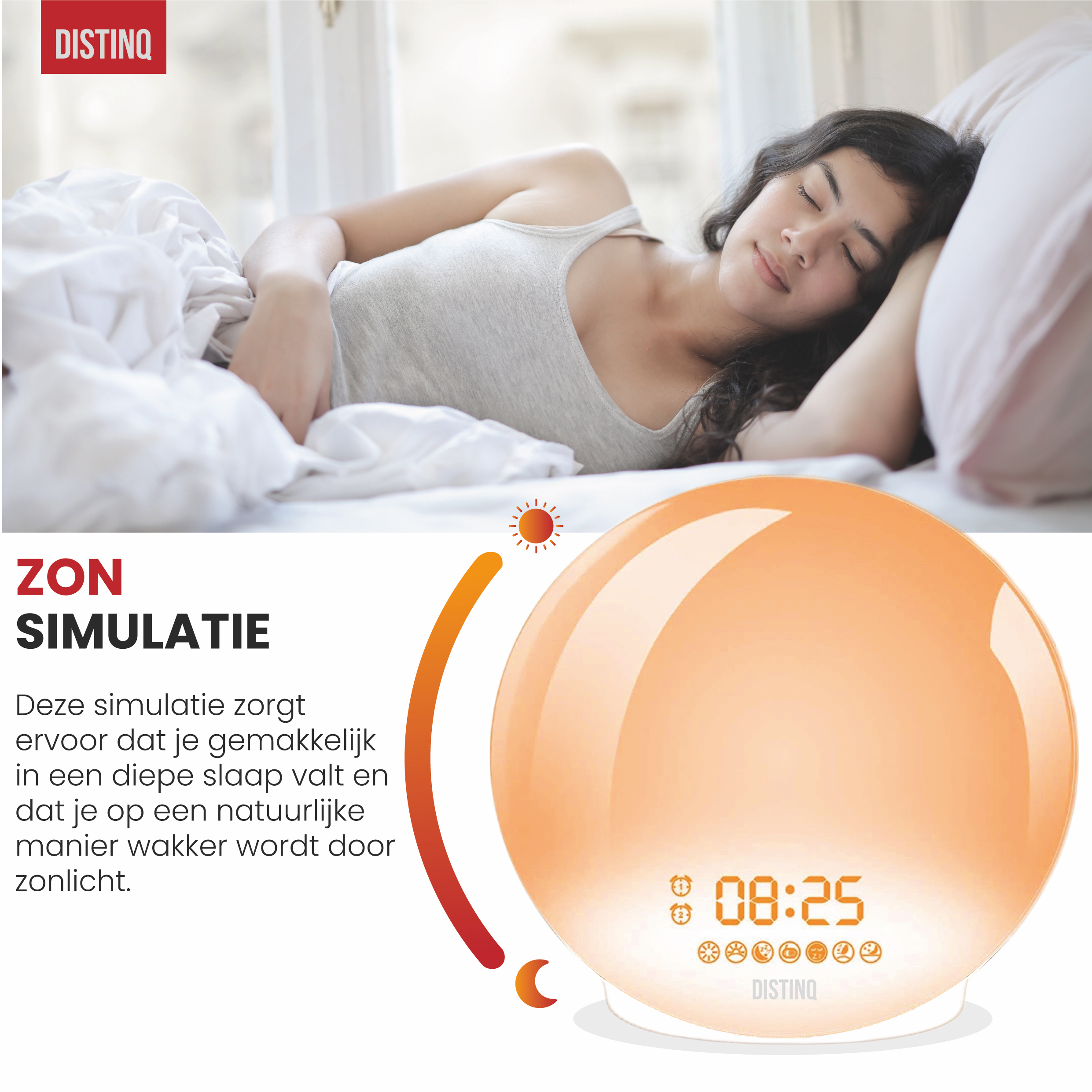 Vrouw in bed met een lichtwekker. Tekst: Zonsimulatie. De klok toont 08:25. Merk: DistinQ.